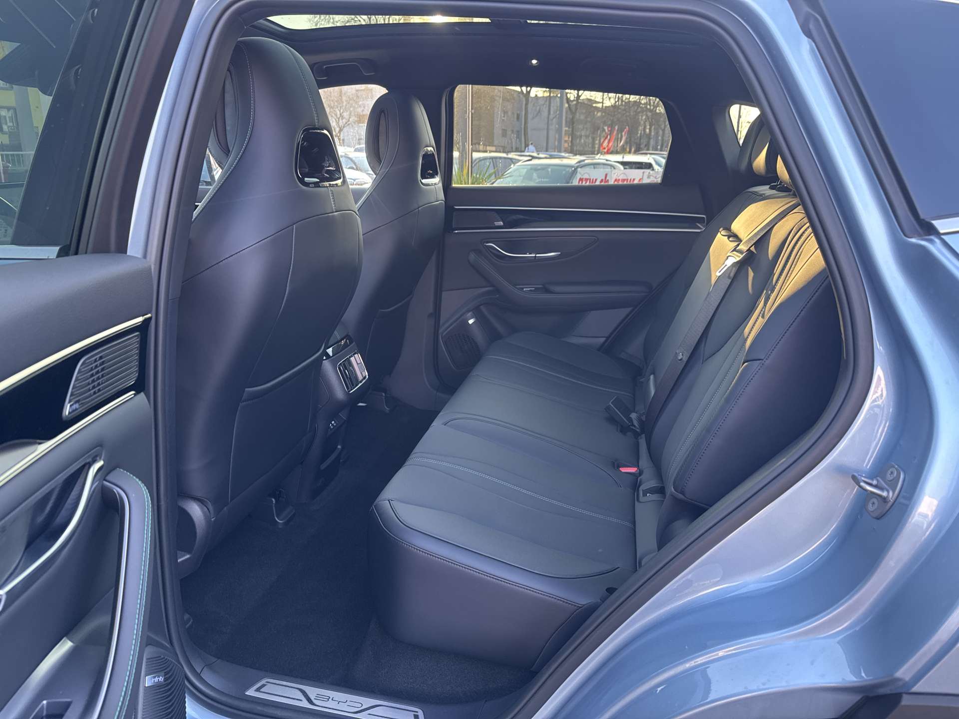 BYD Seal U DM-i PHEV Design AWD 324PS Automat-image-5