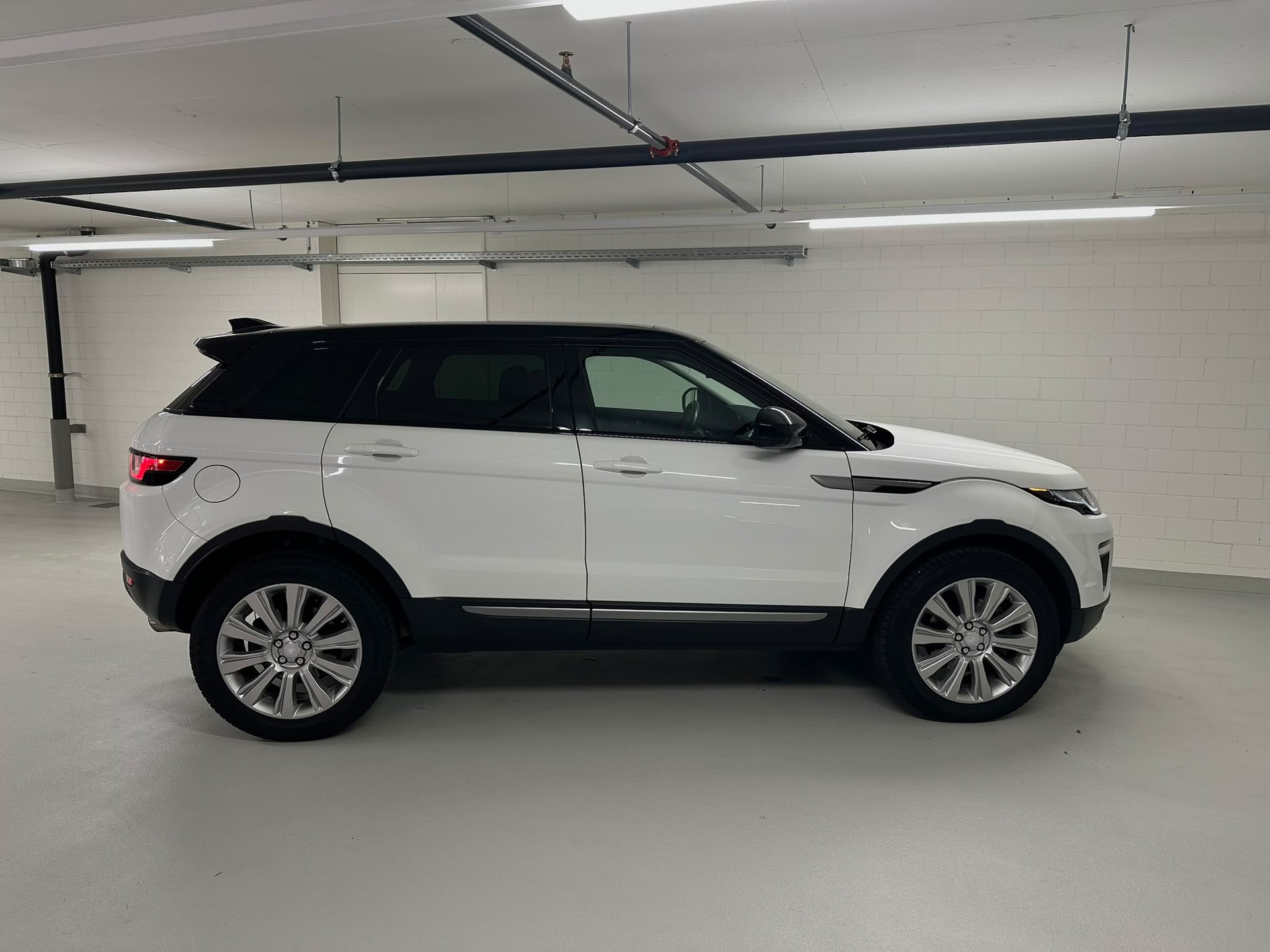 LAND ROVER Range Rover Evoque 2.0 Si4 SE Advantage AT9-image-3