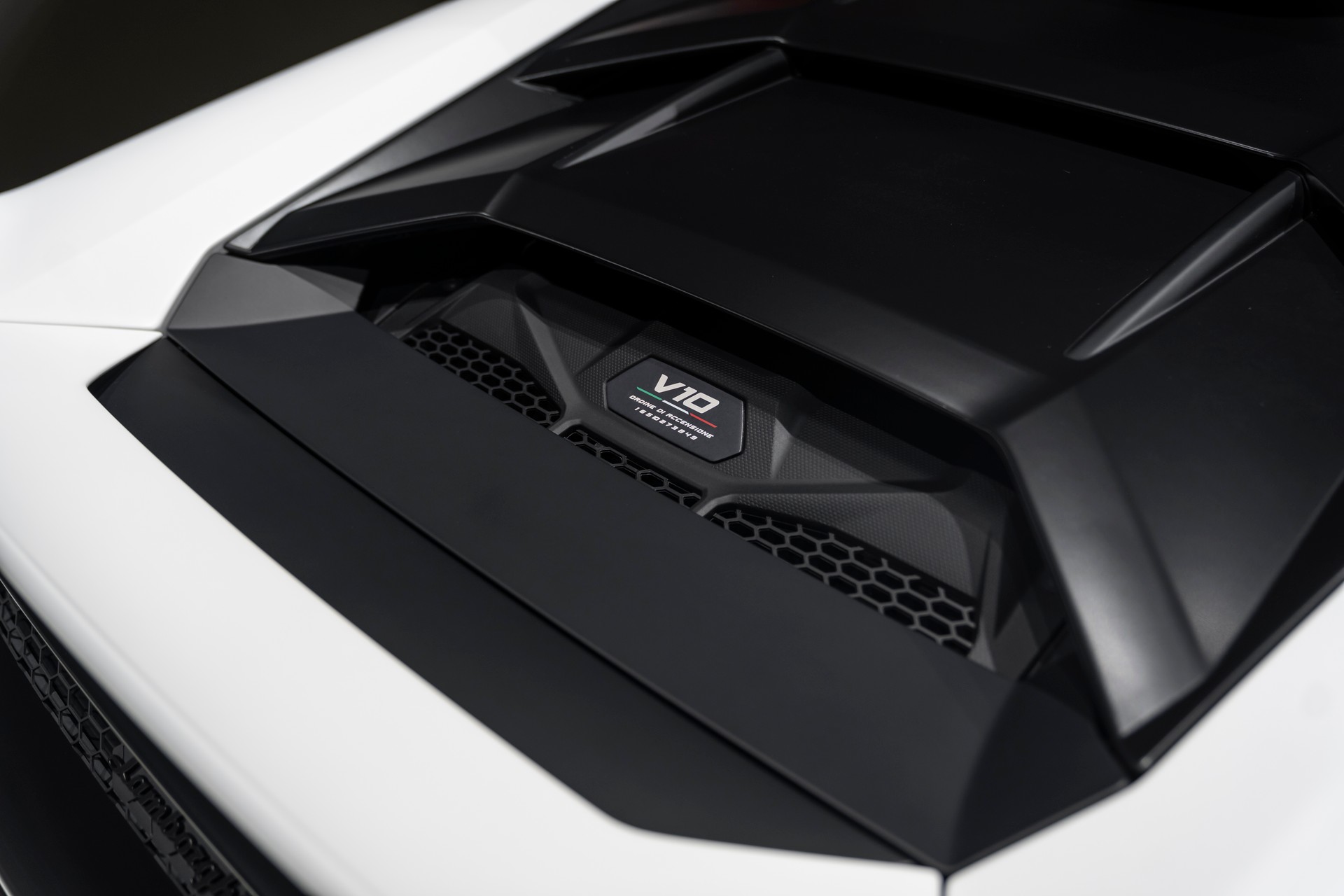 LAMBORGHINI Huracan Sterrato-image-9