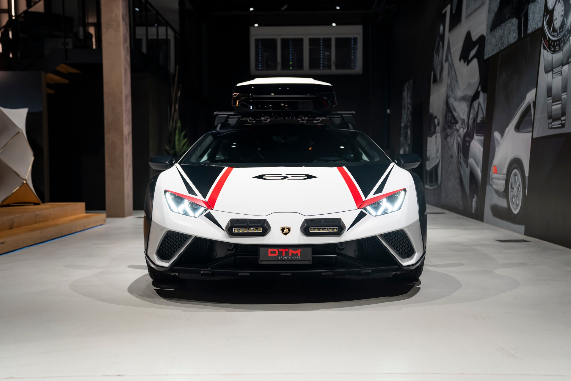 LAMBORGHINI Huracan Sterrato-image-1