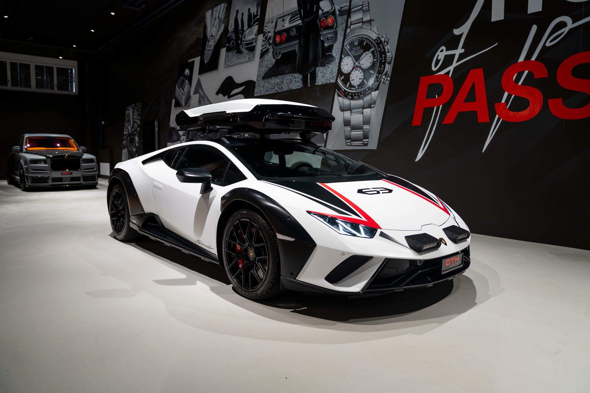 LAMBORGHINI Huracan Sterrato-image-0