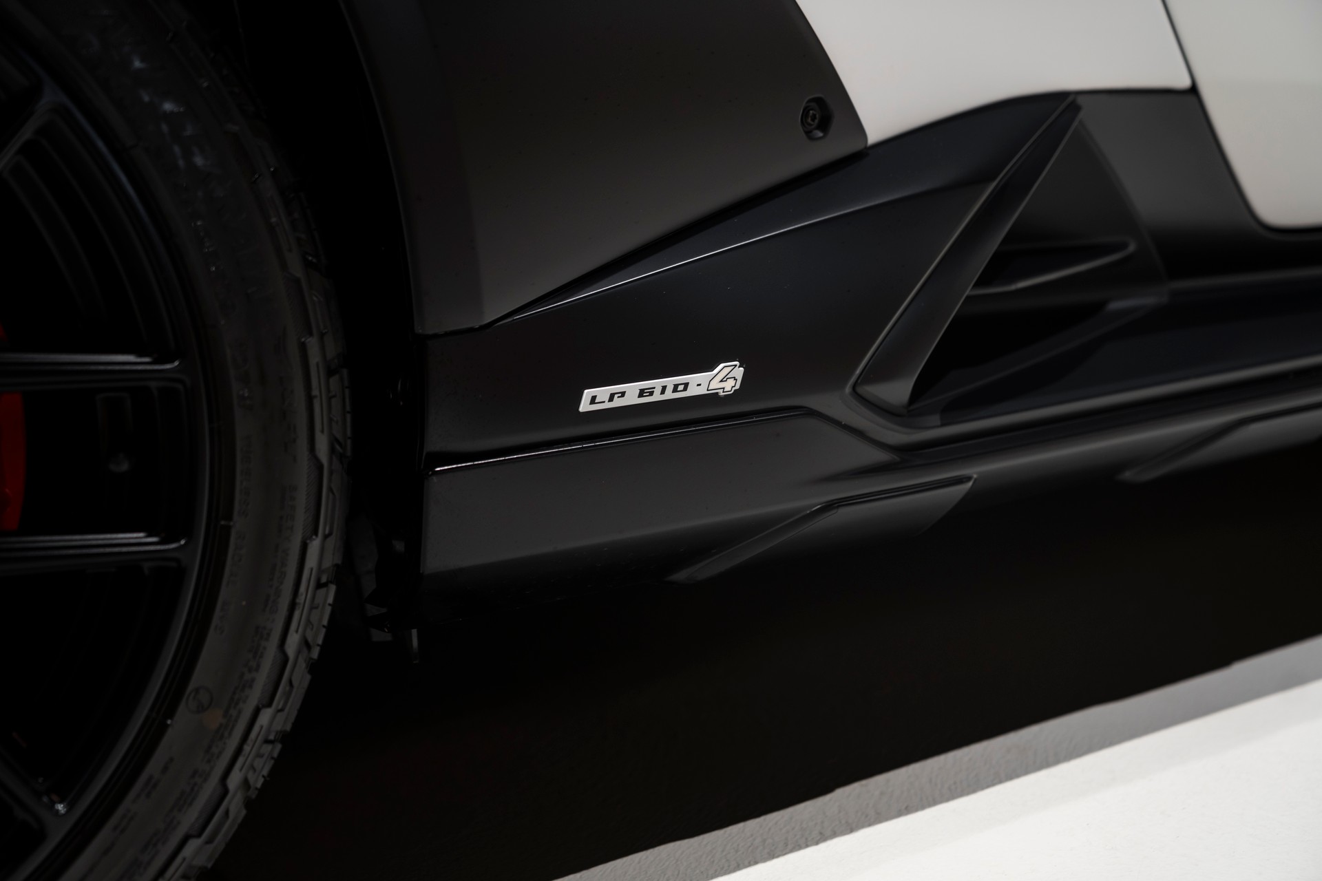 LAMBORGHINI Huracan Sterrato-image-8