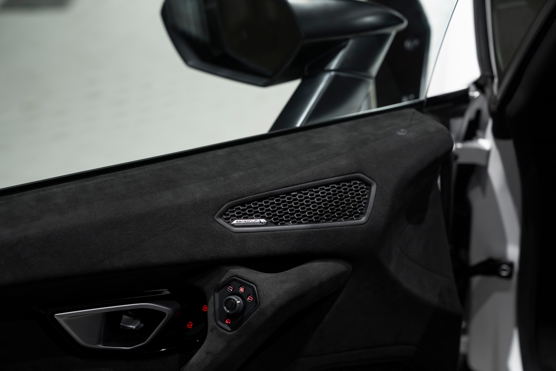 LAMBORGHINI Huracan Sterrato-image-13