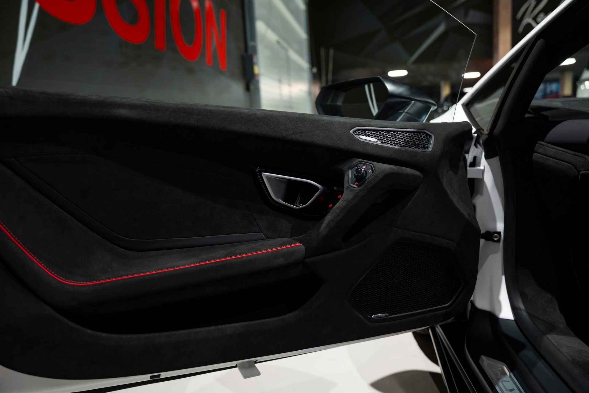 LAMBORGHINI Huracan Sterrato-image-12