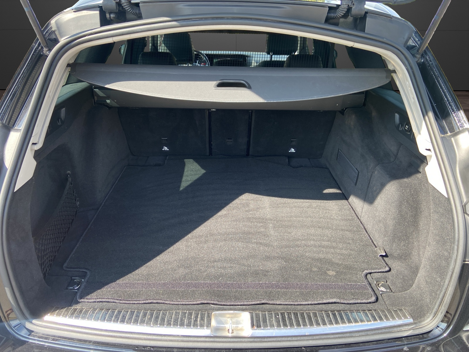 MERCEDES-BENZ E 250 Avantgarde 9G-Tronic-image-14