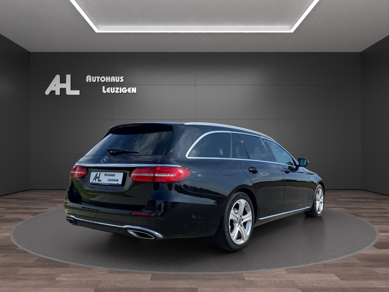 MERCEDES-BENZ E 250 Avantgarde 9G-Tronic-image-4