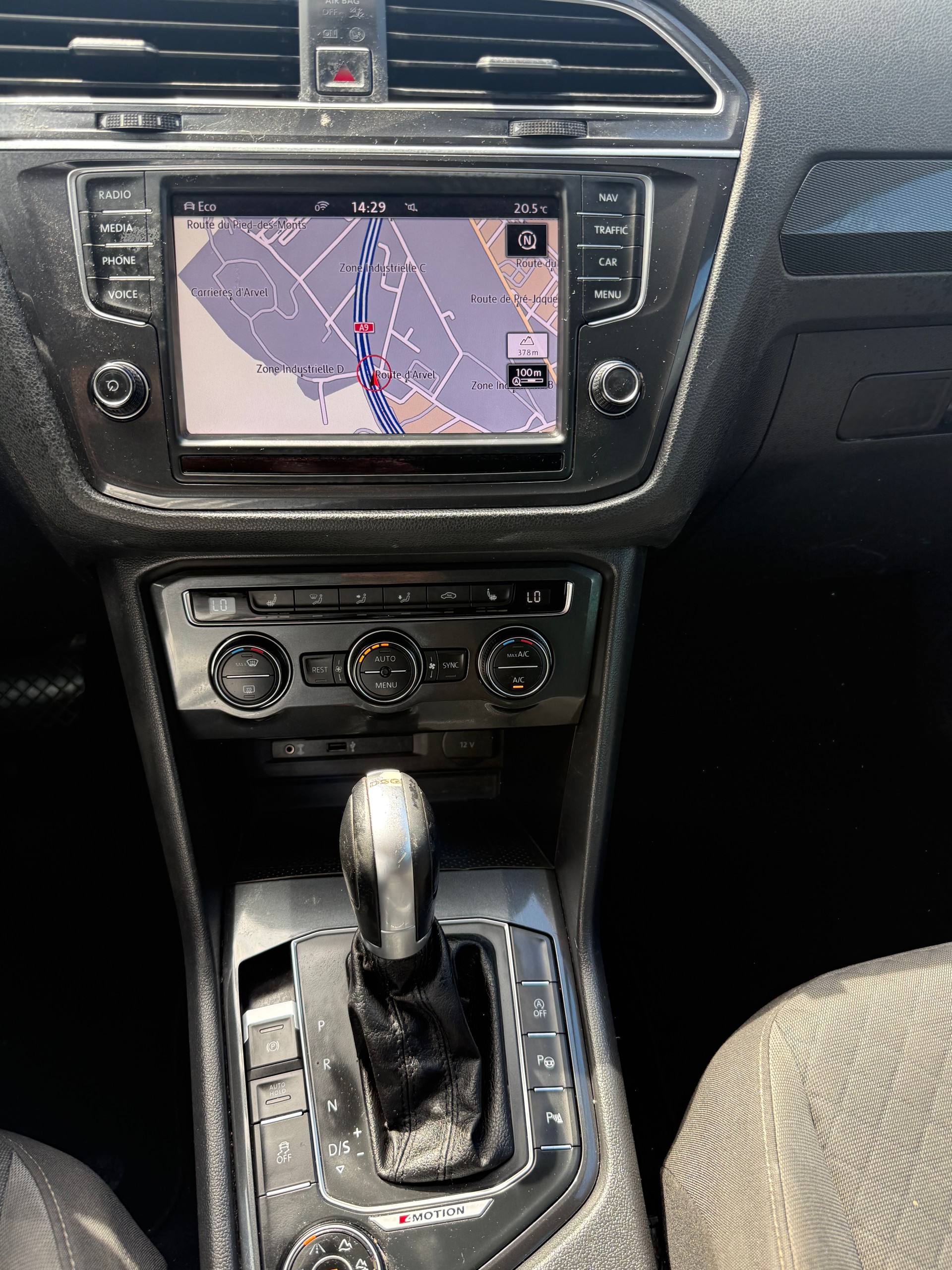 VW Tiguan 2.0 TDI SCR Comfortline 4Motion DSG-image-8