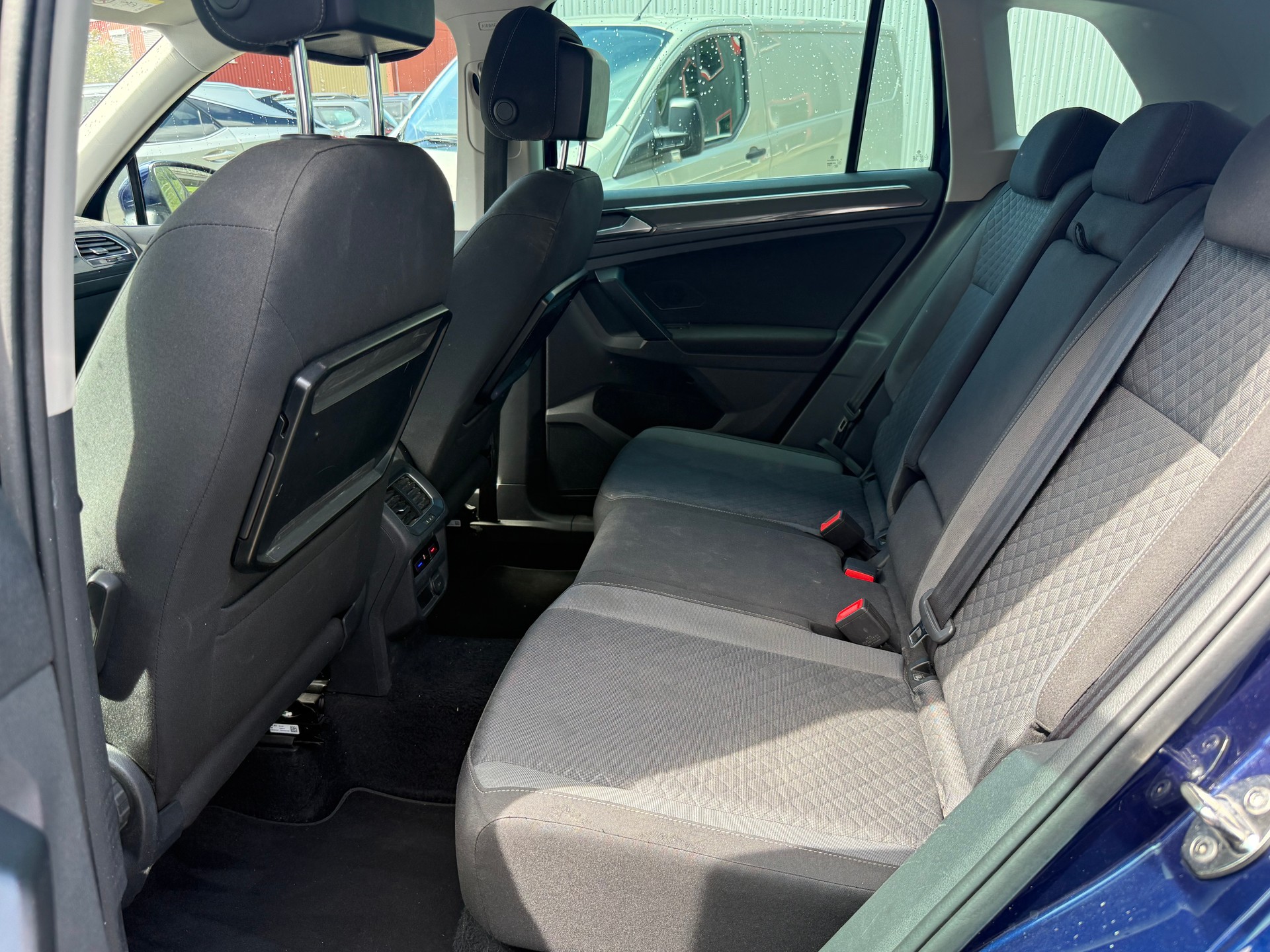 VW Tiguan 2.0 TDI SCR Comfortline 4Motion DSG-image-5