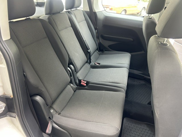 VW Caddy 2.0 TDI-image-4