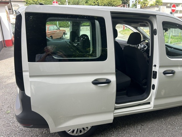 VW Caddy 2.0 TDI-image-8