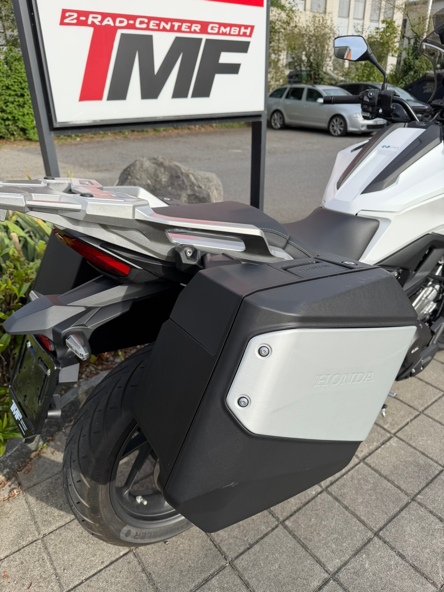 HONDA DCT VERSION-showroom-element-3