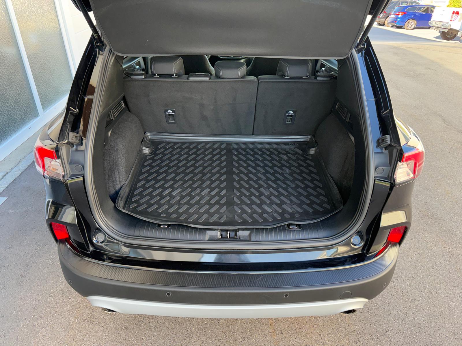 FORD Kuga 2.0 EcoBlue Hybrid Titanium-image-11