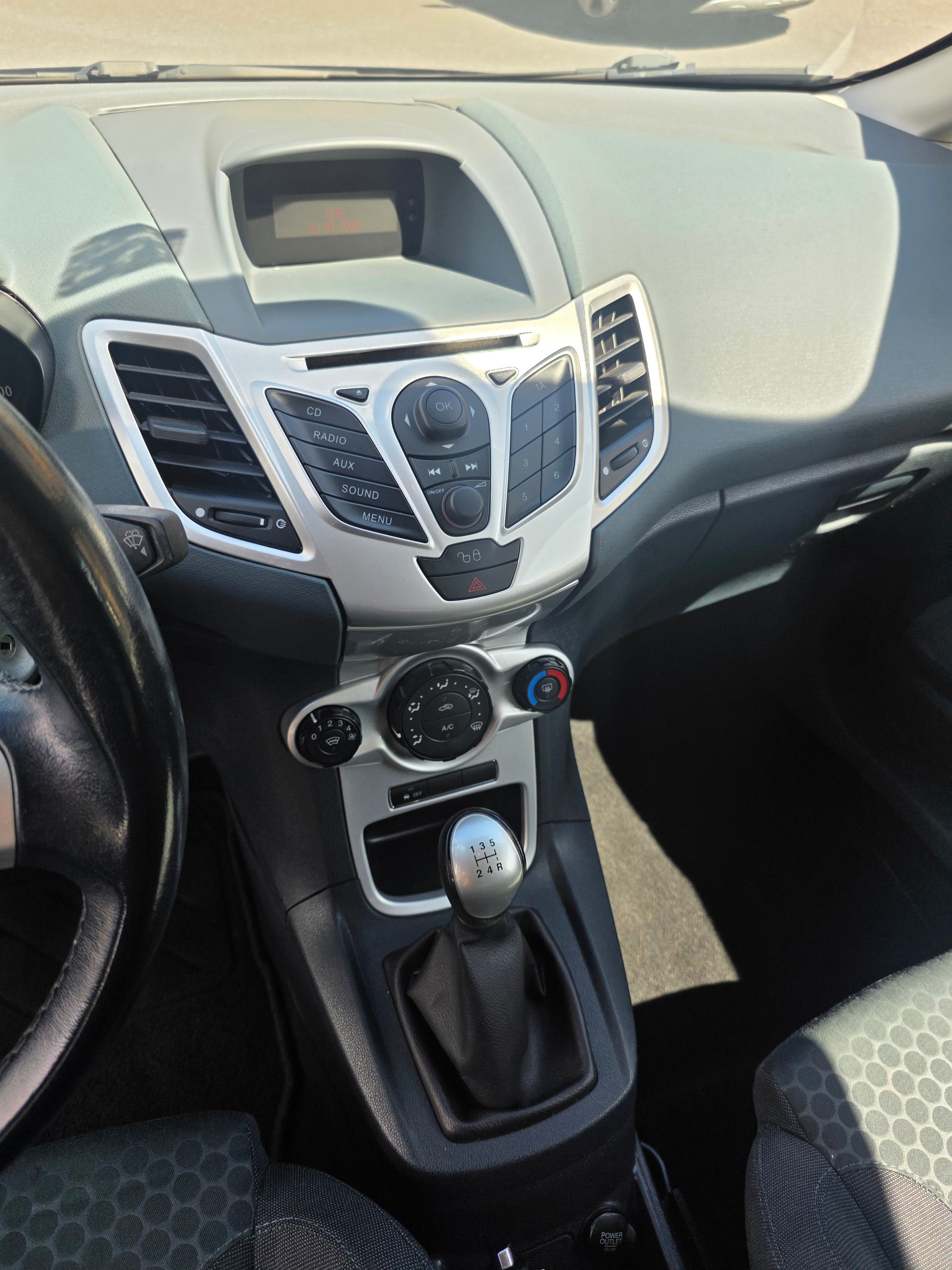 FORD Fiesta 1.6 16V Sport-image-8