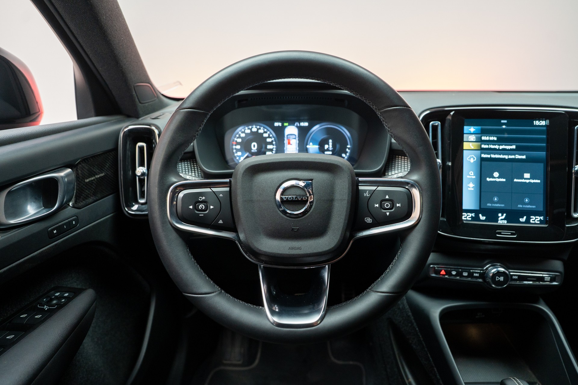 VOLVO XC40 1.5 T5 PiH R-Design / CH-Fahrzeug / Panorama / 360°Kamera /-image-19