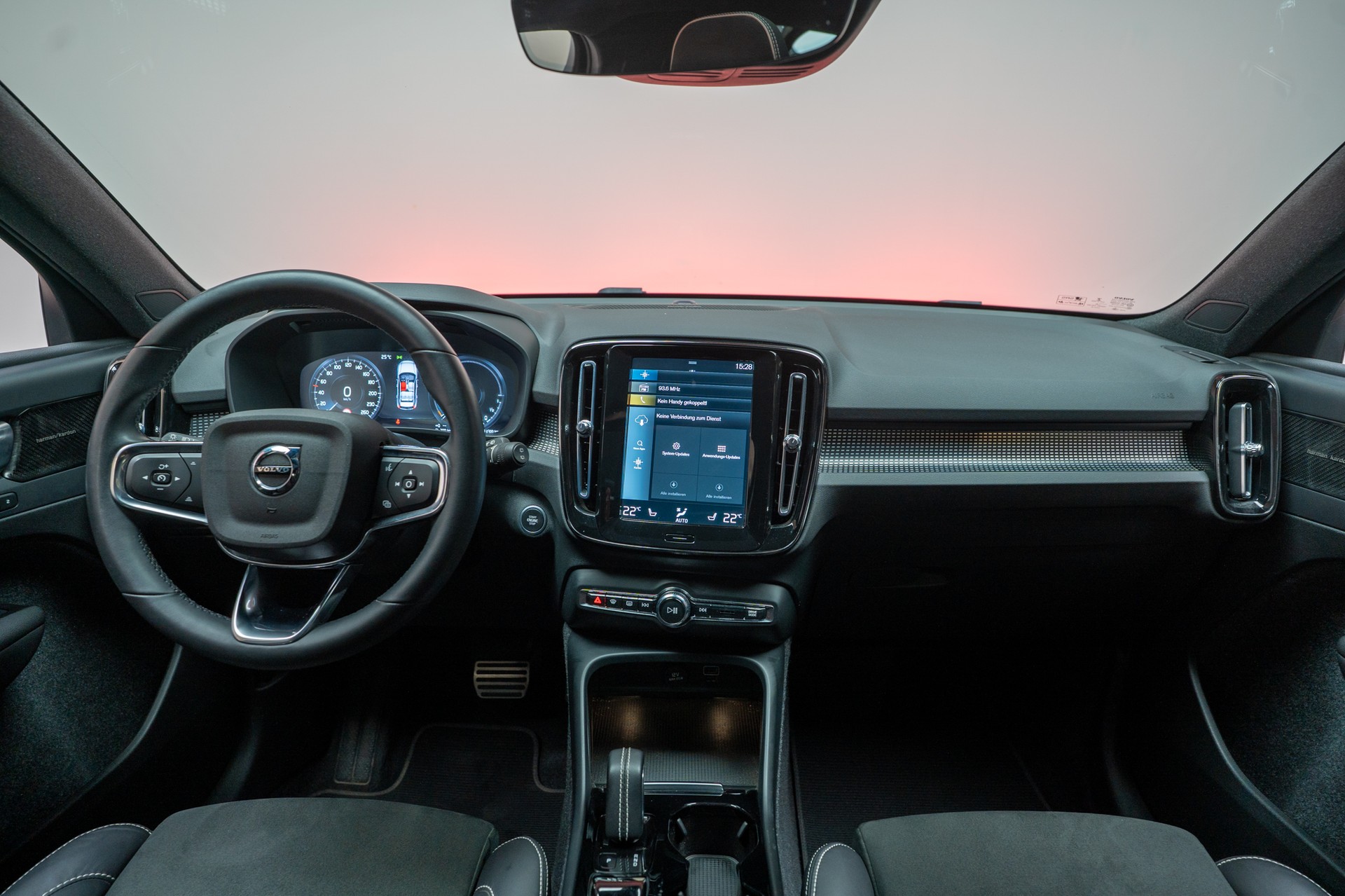 VOLVO XC40 1.5 T5 PiH R-Design / CH-Fahrzeug / Panorama / 360°Kamera /-image-18