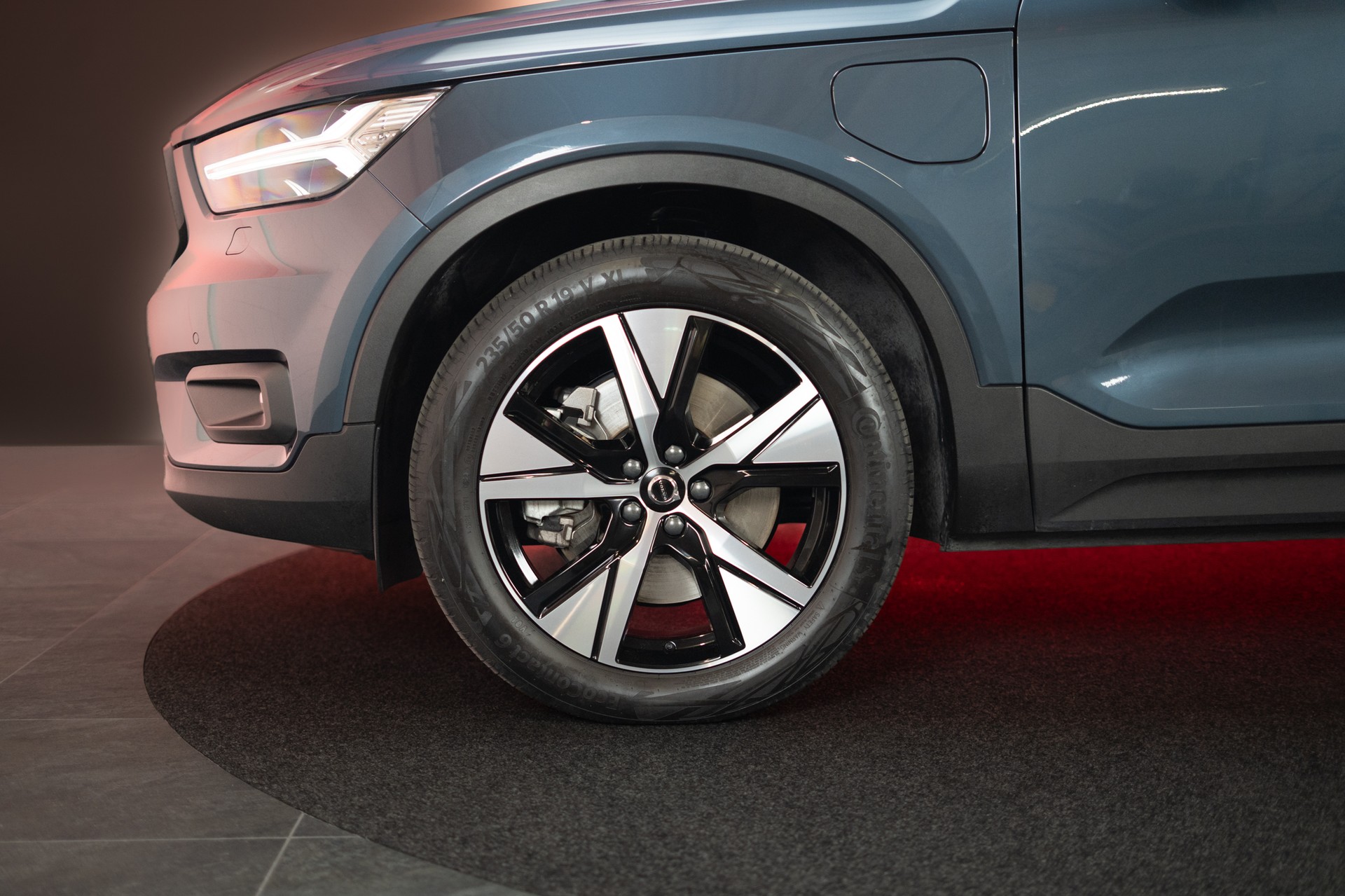 VOLVO XC40 1.5 T5 PiH R-Design / CH-Fahrzeug / Panorama / 360°Kamera /-image-27