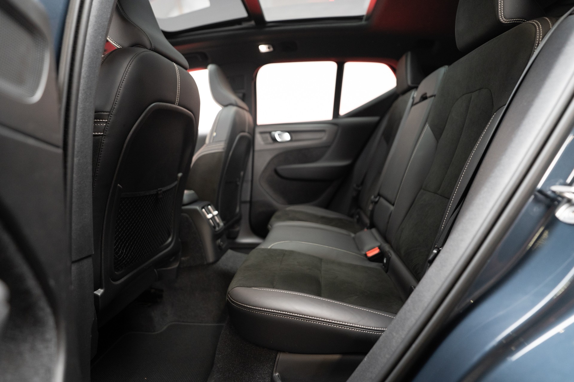 VOLVO XC40 1.5 T5 PiH R-Design / CH-Fahrzeug / Panorama / 360°Kamera /-image-14