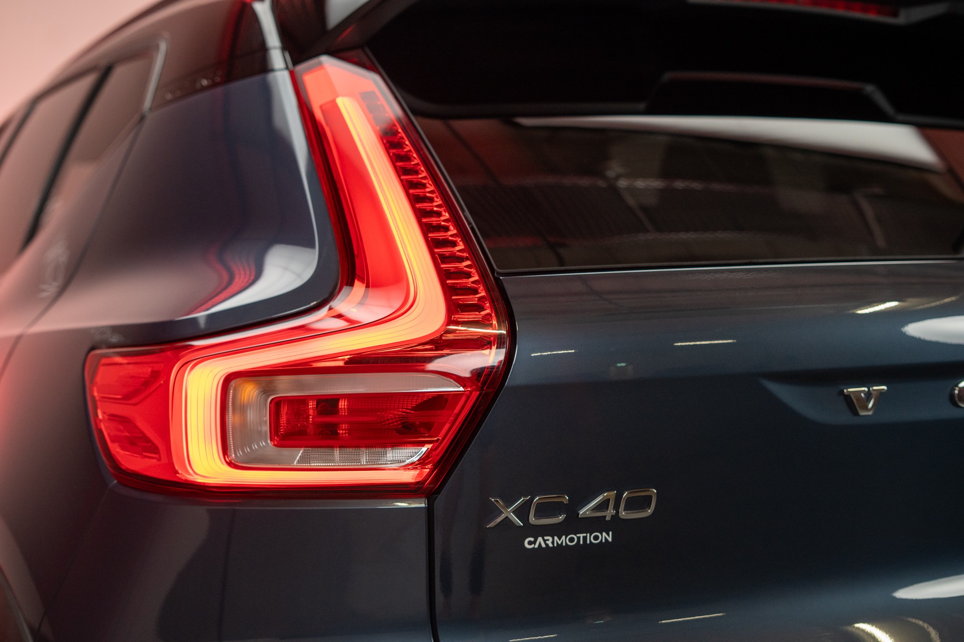 VOLVO XC40 1.5 T5 PiH R-Design / CH-Fahrzeug / Panorama / 360°Kamera /-image-7