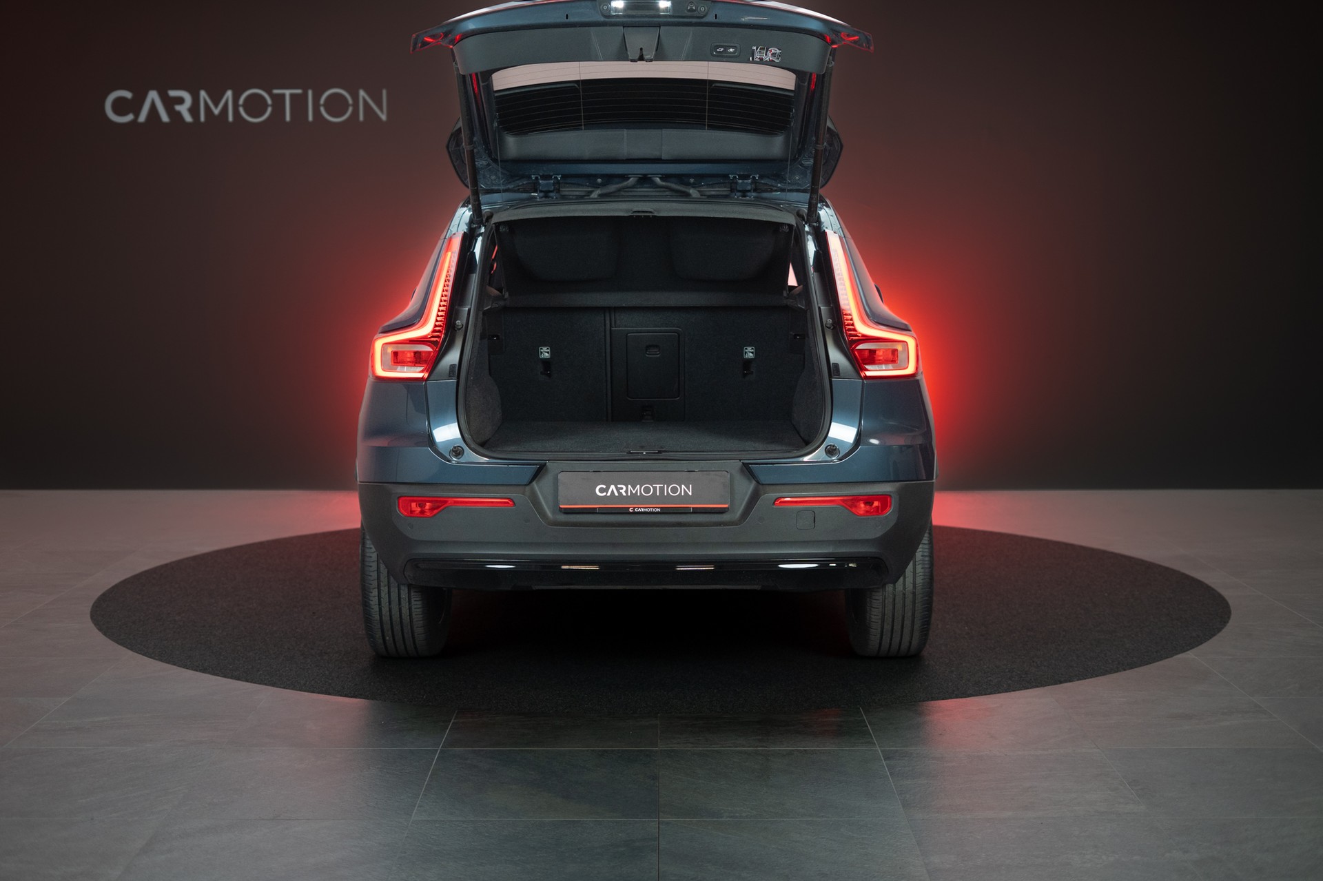 VOLVO XC40 1.5 T5 PiH R-Design / CH-Fahrzeug / Panorama / 360°Kamera /-image-5