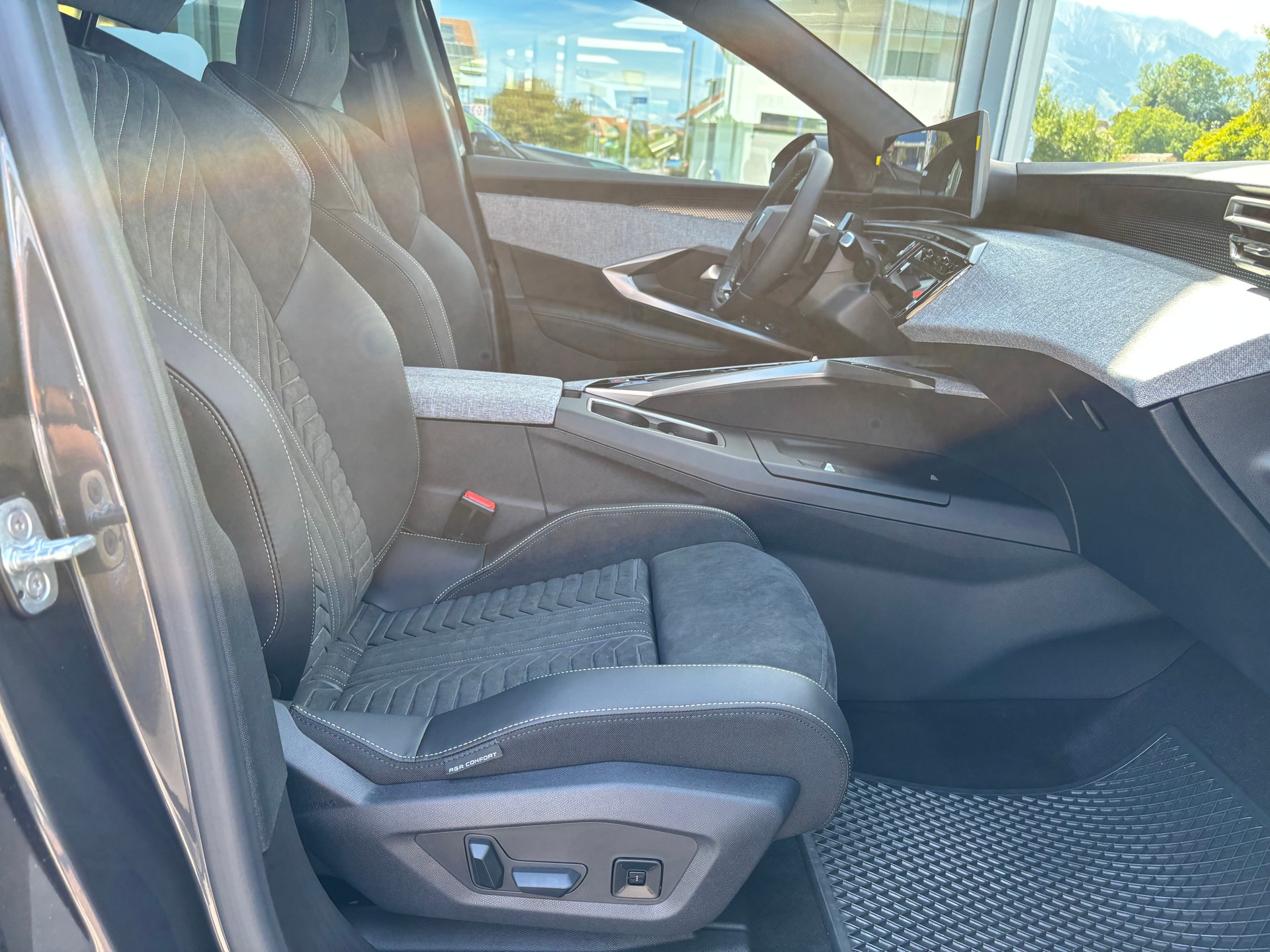 PEUGEOT 5008 225 e-DCS7 GT Exclusive-image-9