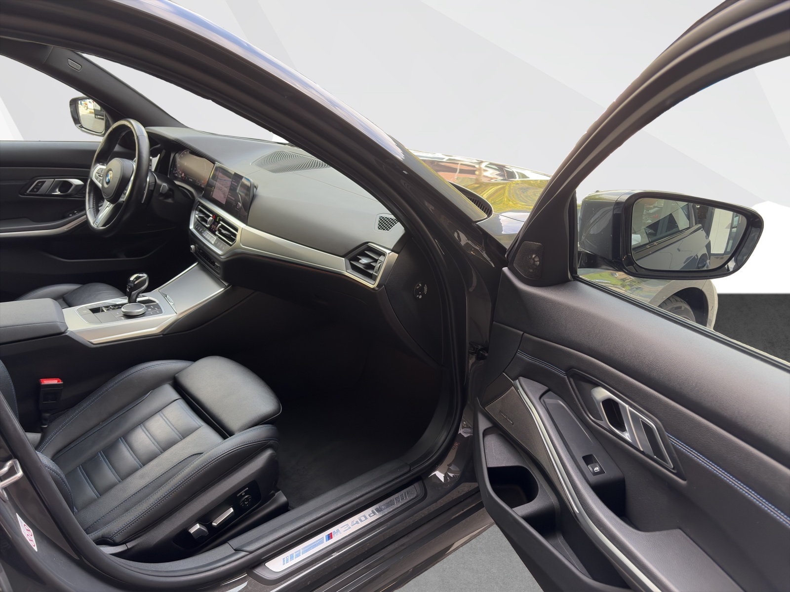 BMW M340d xDrive 48V Touring Steptronic Sport-image-17