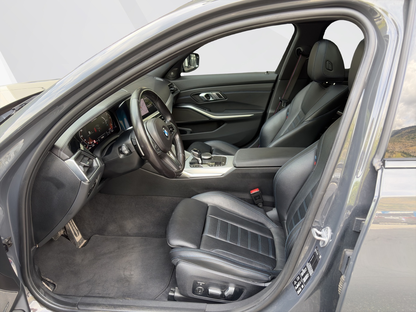 BMW M340d xDrive 48V Touring Steptronic Sport-image-9