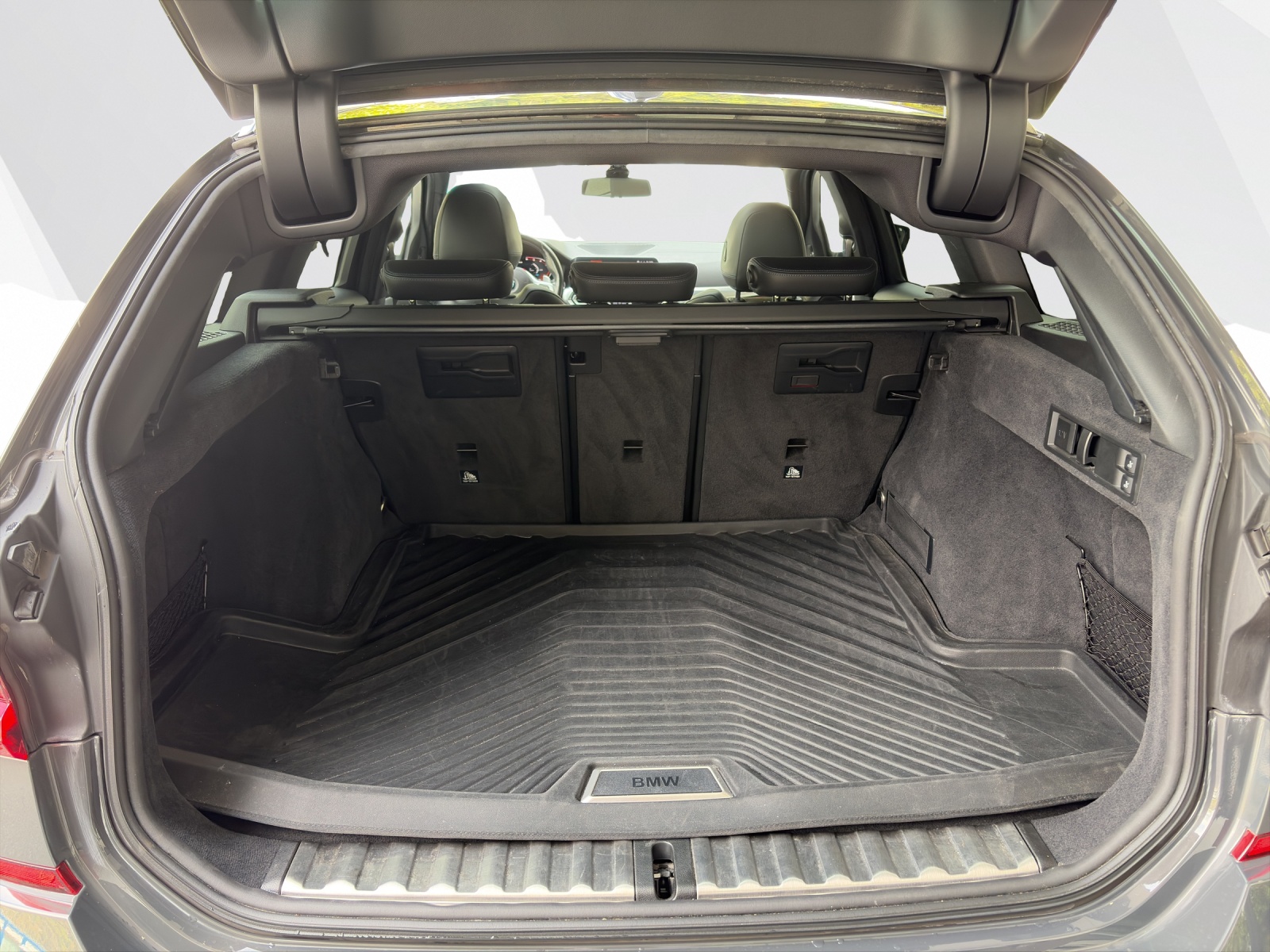 BMW M340d xDrive 48V Touring Steptronic Sport-image-19