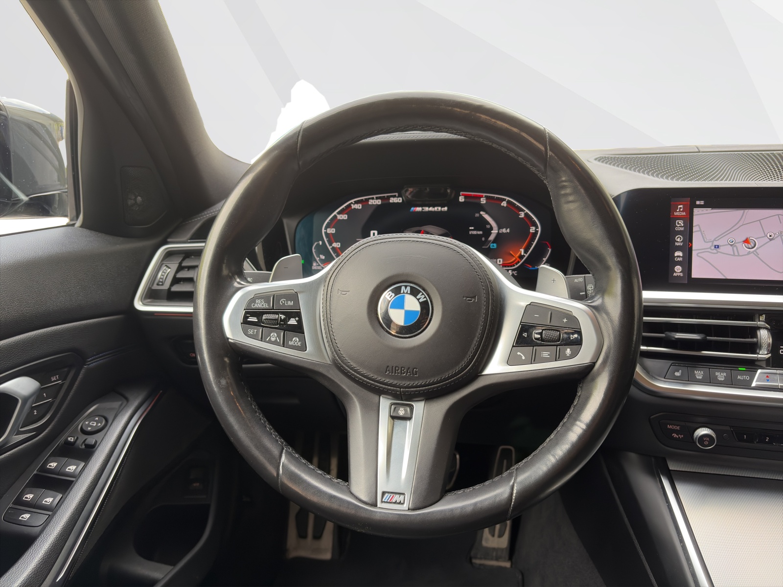 BMW M340d xDrive 48V Touring Steptronic Sport-image-11