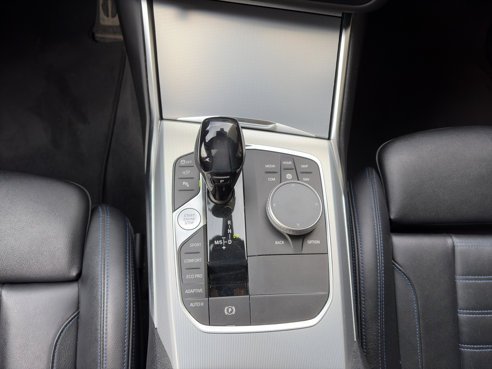 BMW M340d xDrive 48V Touring Steptronic Sport-image-14