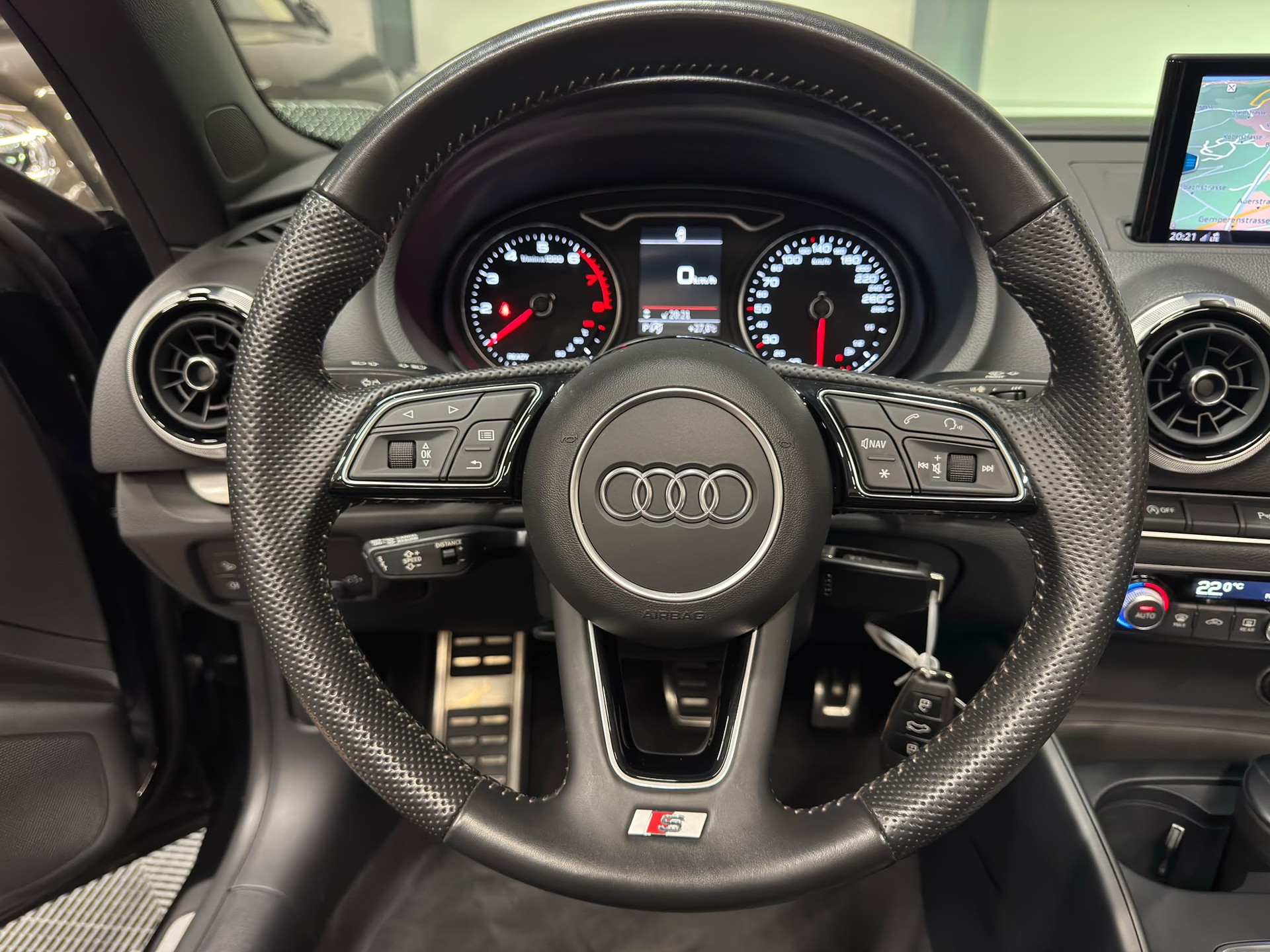 AUDI A3 Cabriolet 1.5 T FSI Sport S-Tronic-image-11