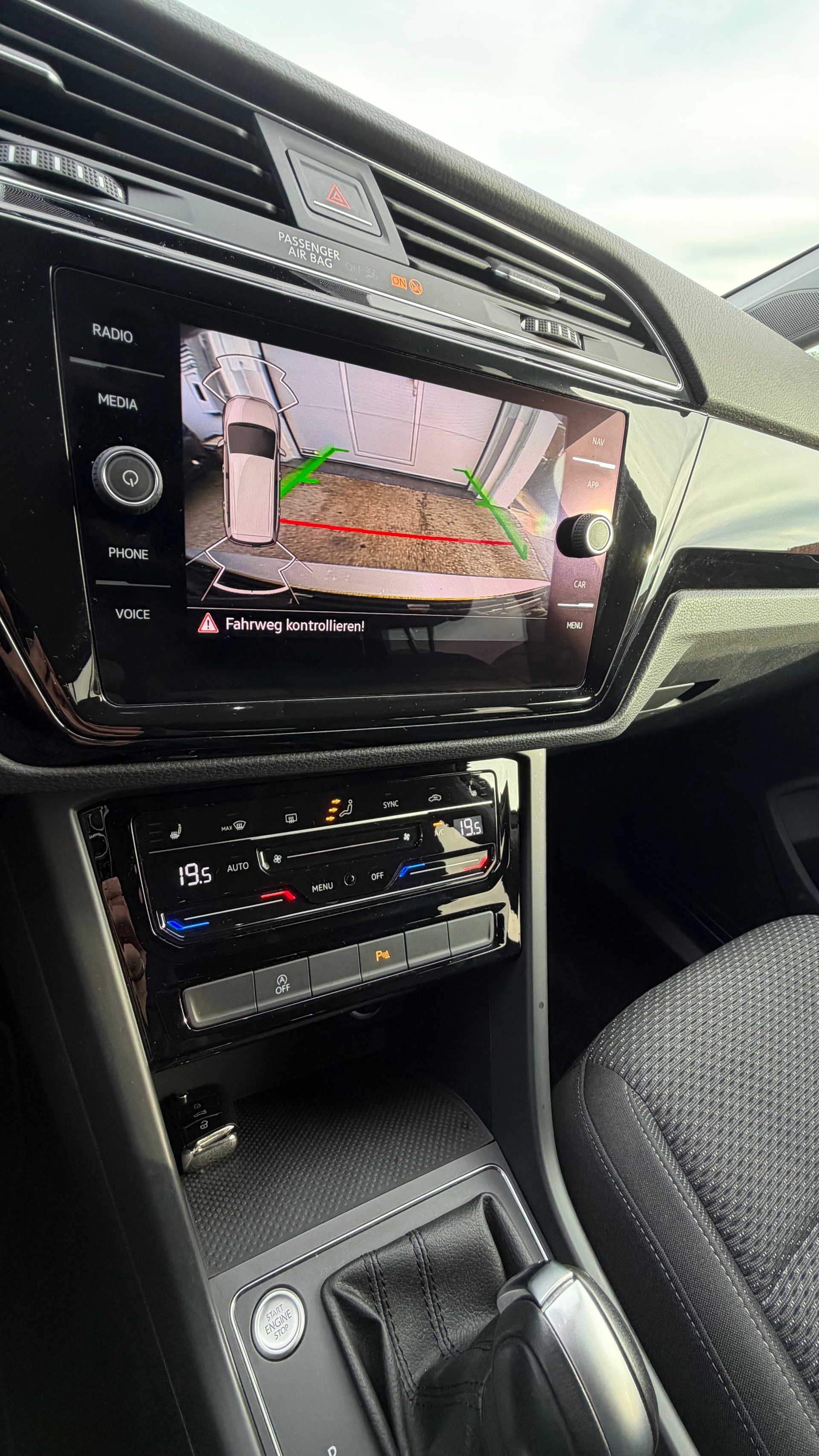 VW Touran 2.0 TDI BlueMotion Technology Comfortline DSG-image-9