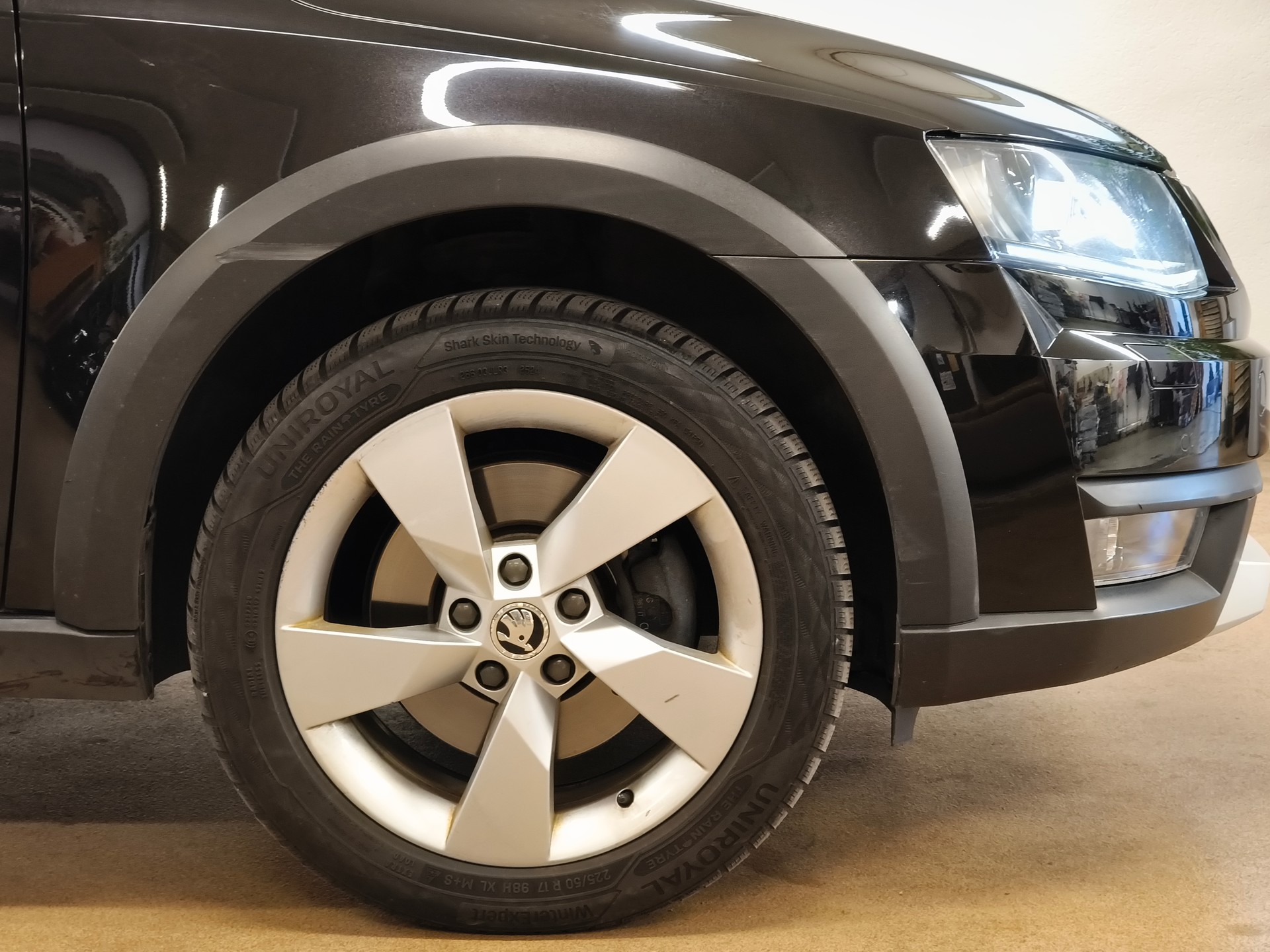 SKODA Octavia Combi 2.0 TDI Scout 4x4 DSG-image-8