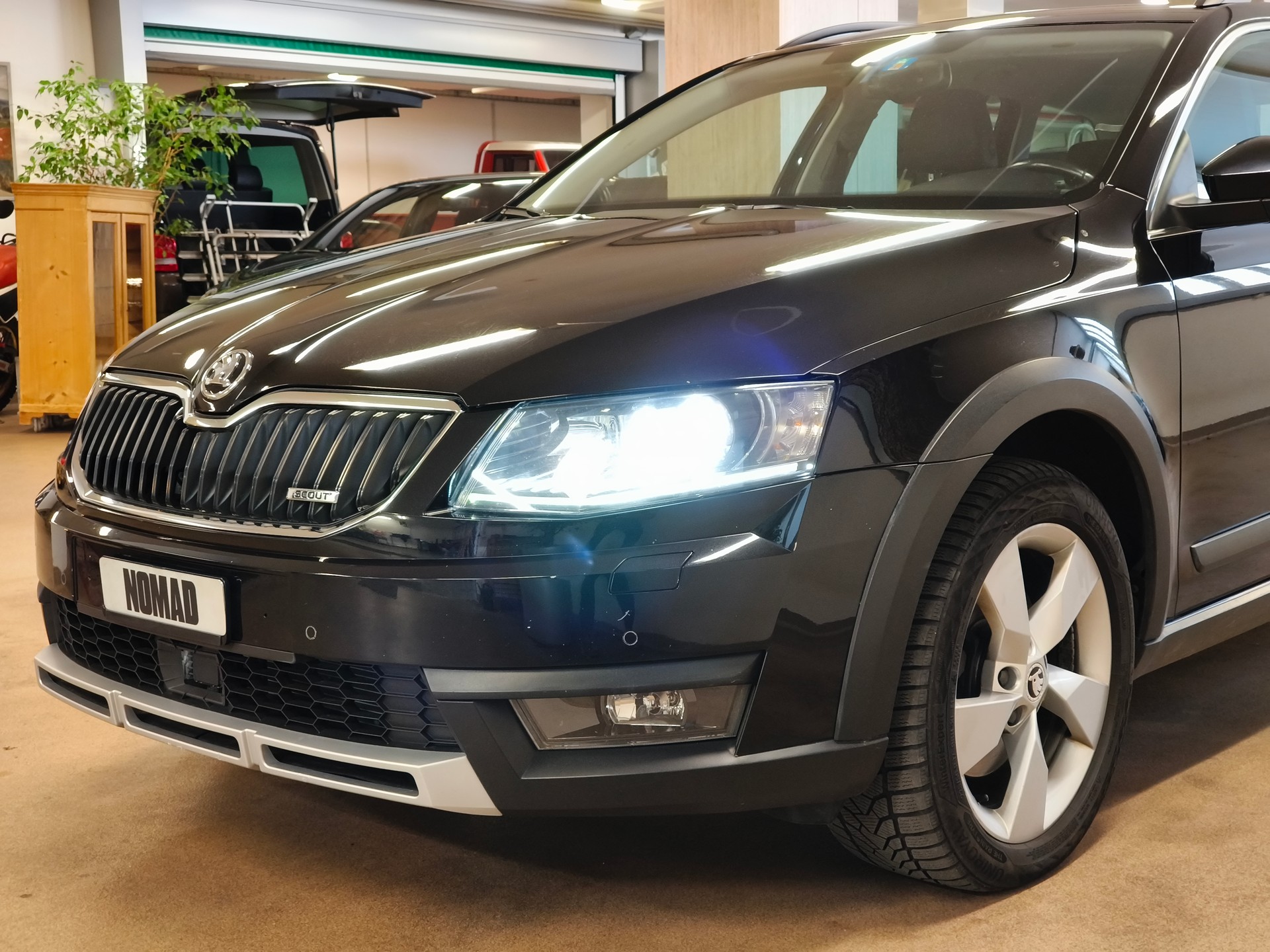 SKODA Octavia Combi 2.0 TDI Scout 4x4 DSG-image-2