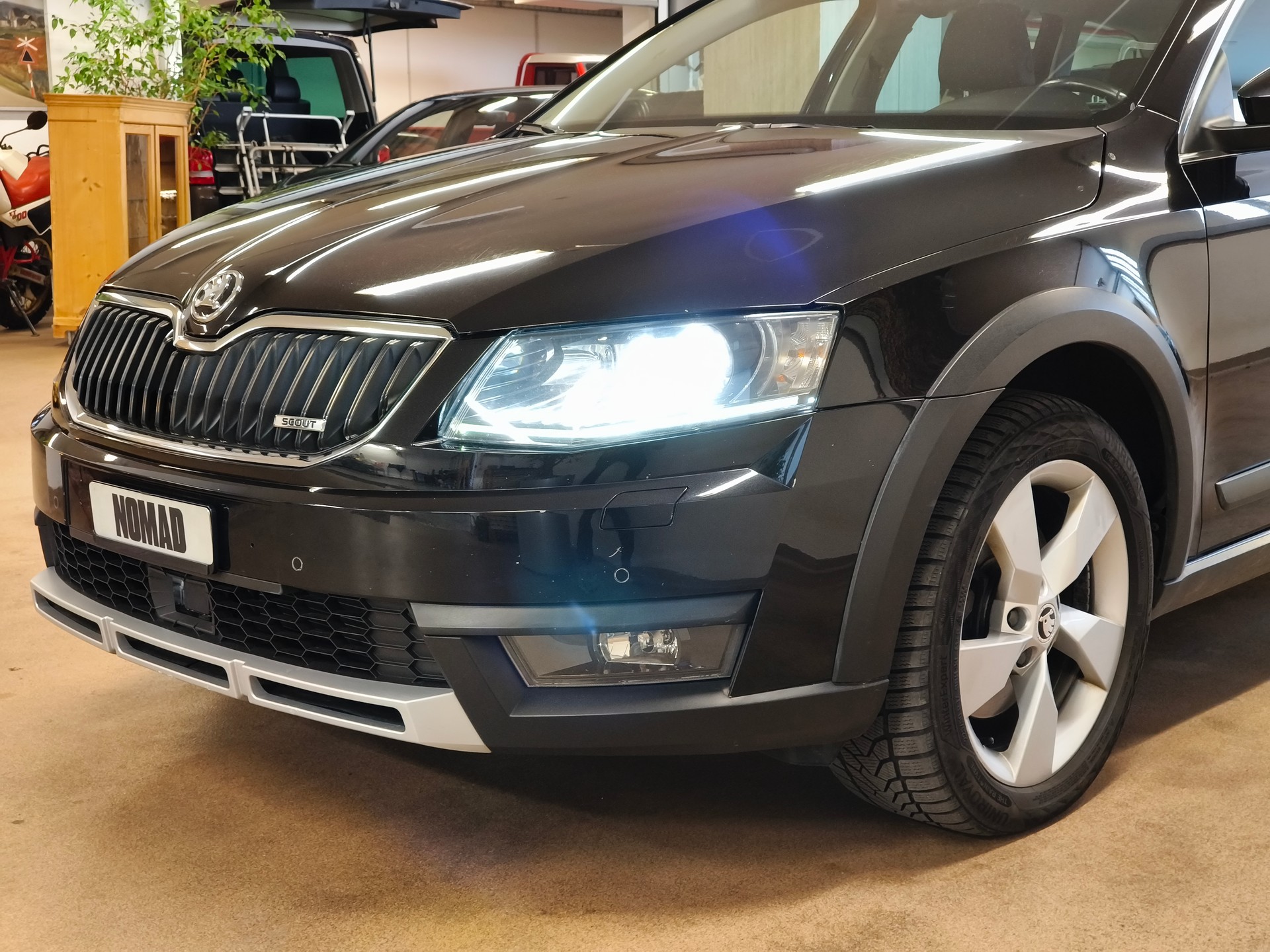 SKODA Octavia Combi 2.0 TDI Scout 4x4 DSG-image-1
