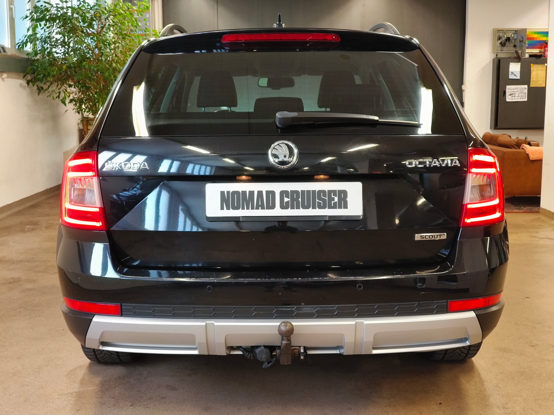 SKODA Octavia Combi 2.0 TDI Scout 4x4 DSG-image-12