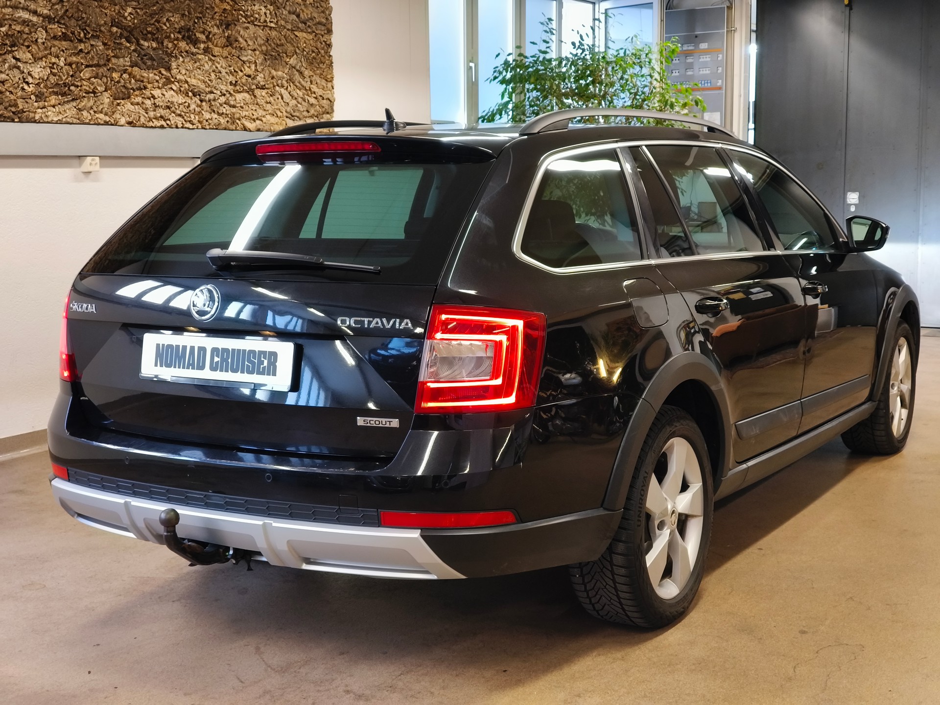 SKODA Octavia Combi 2.0 TDI Scout 4x4 DSG-image-10