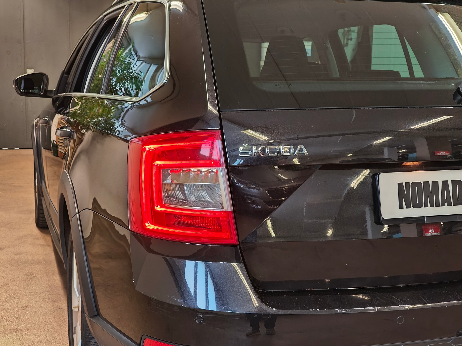 SKODA Octavia Combi 2.0 TDI Scout 4x4 DSG-image-27