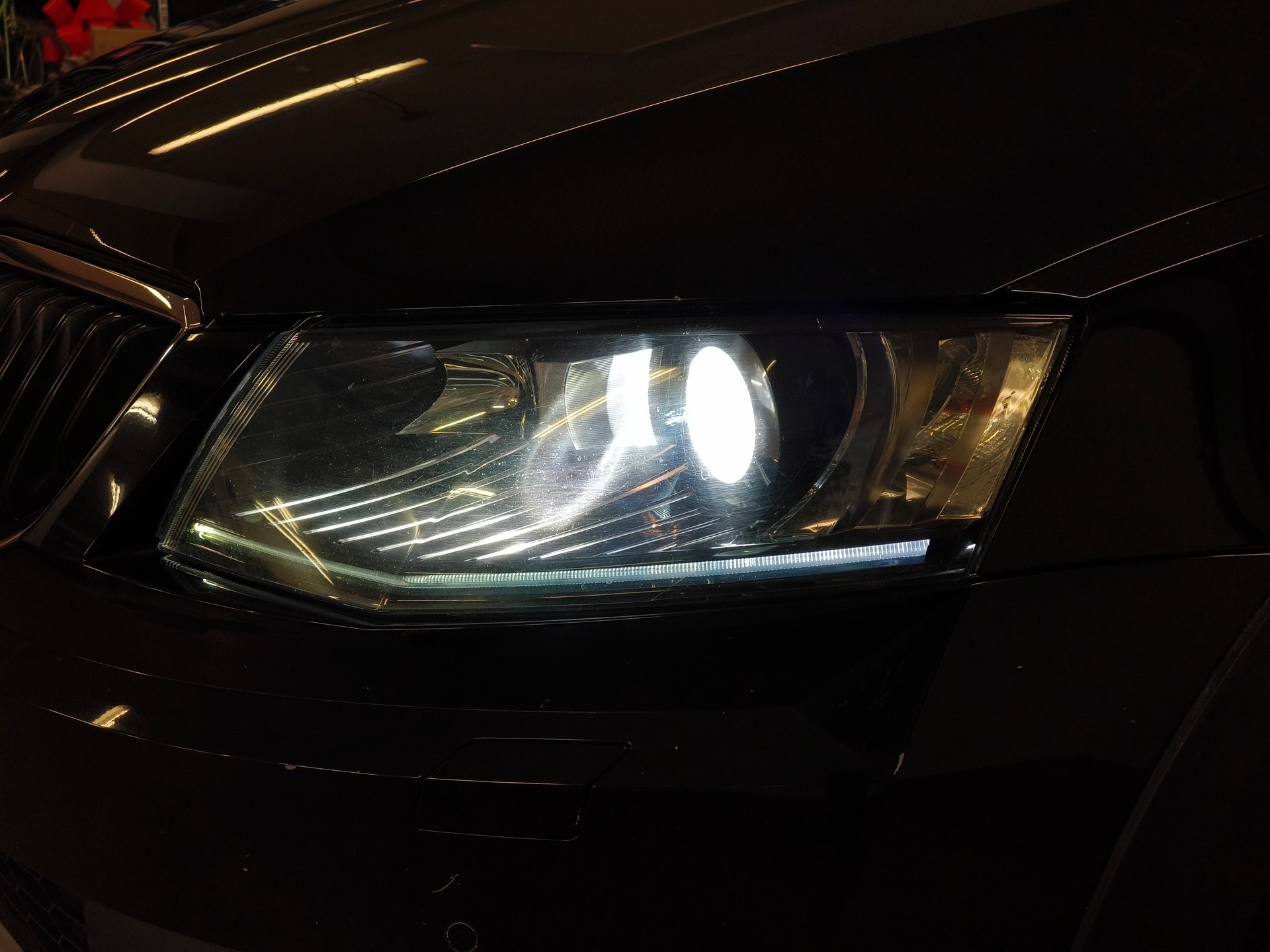 SKODA Octavia Combi 2.0 TDI Scout 4x4 DSG-image-3