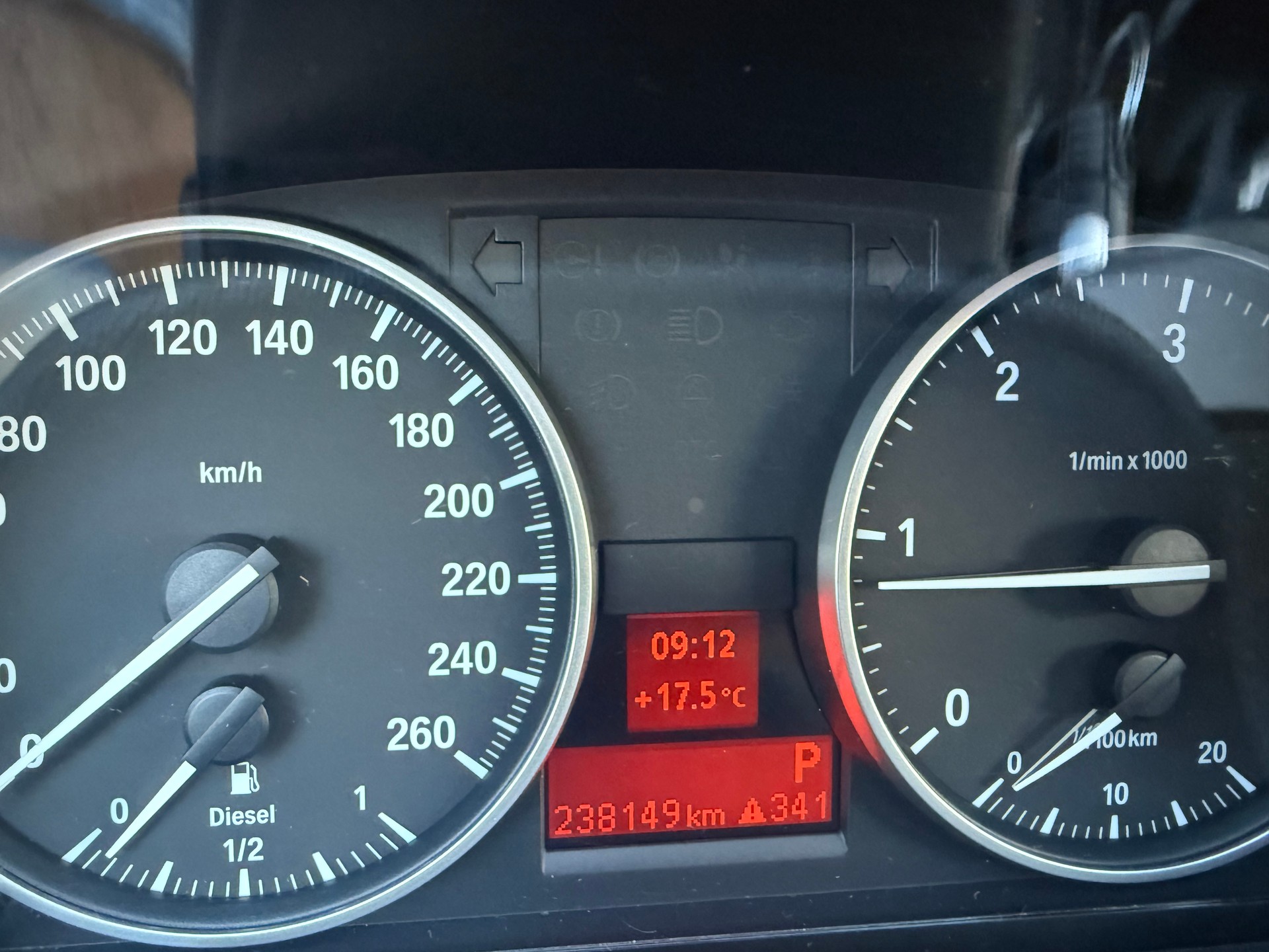 BMW 320d xDrive Touring Dynamic Edition Steptronic-image-12