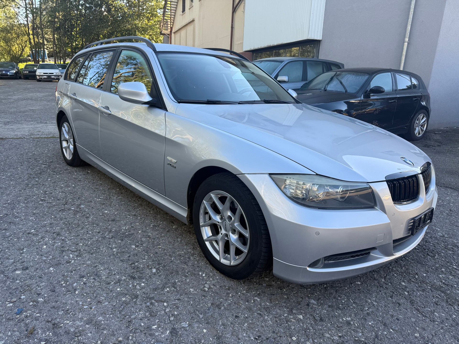 BMW 320d xDrive Touring Dynamic Edition Steptronic-image-2
