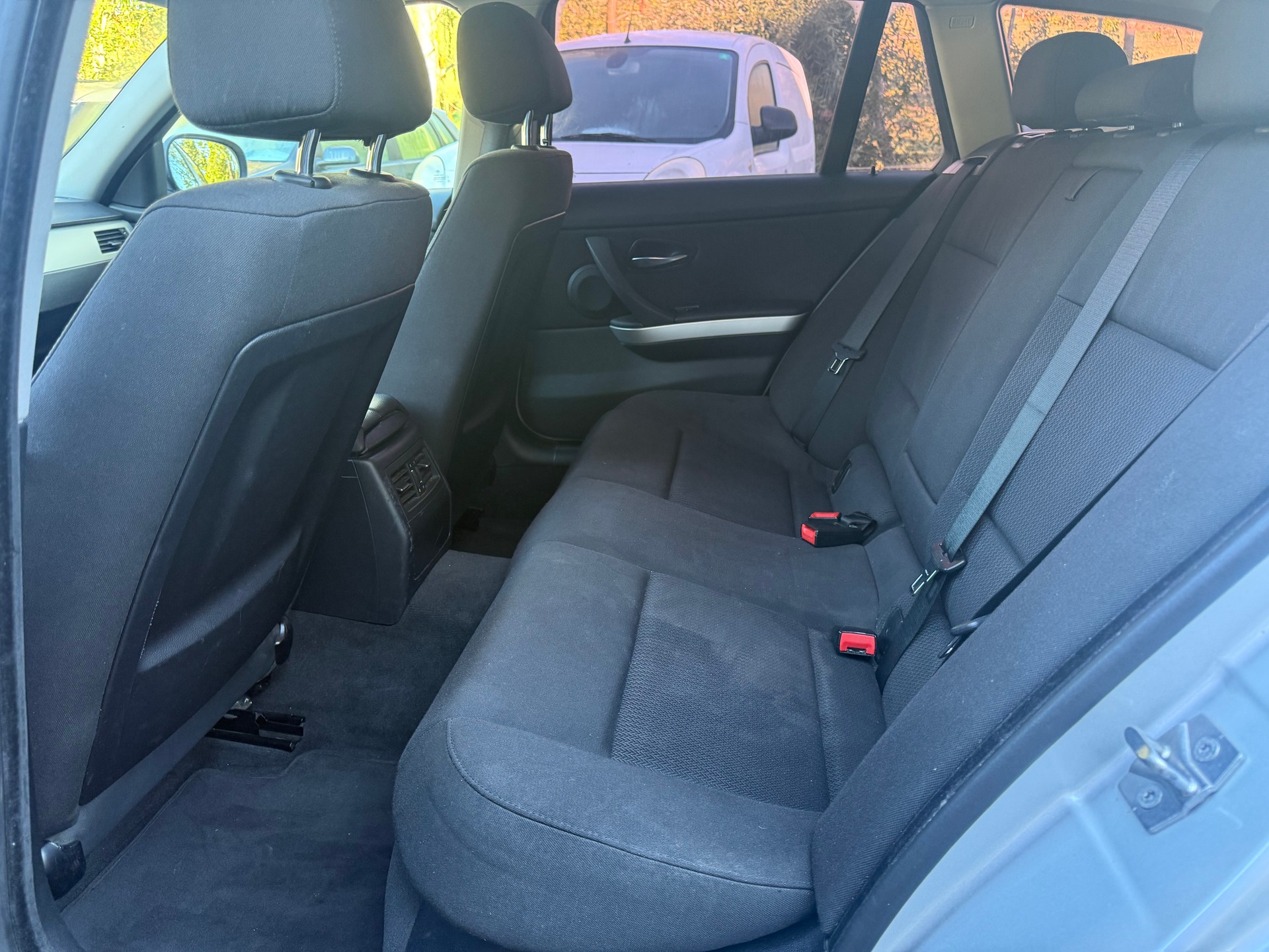 BMW 320d xDrive Touring Dynamic Edition Steptronic-image-8