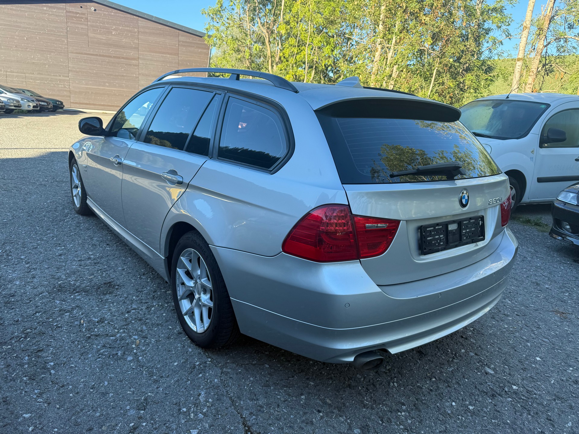 BMW 320d xDrive Touring Dynamic Edition Steptronic-image-5