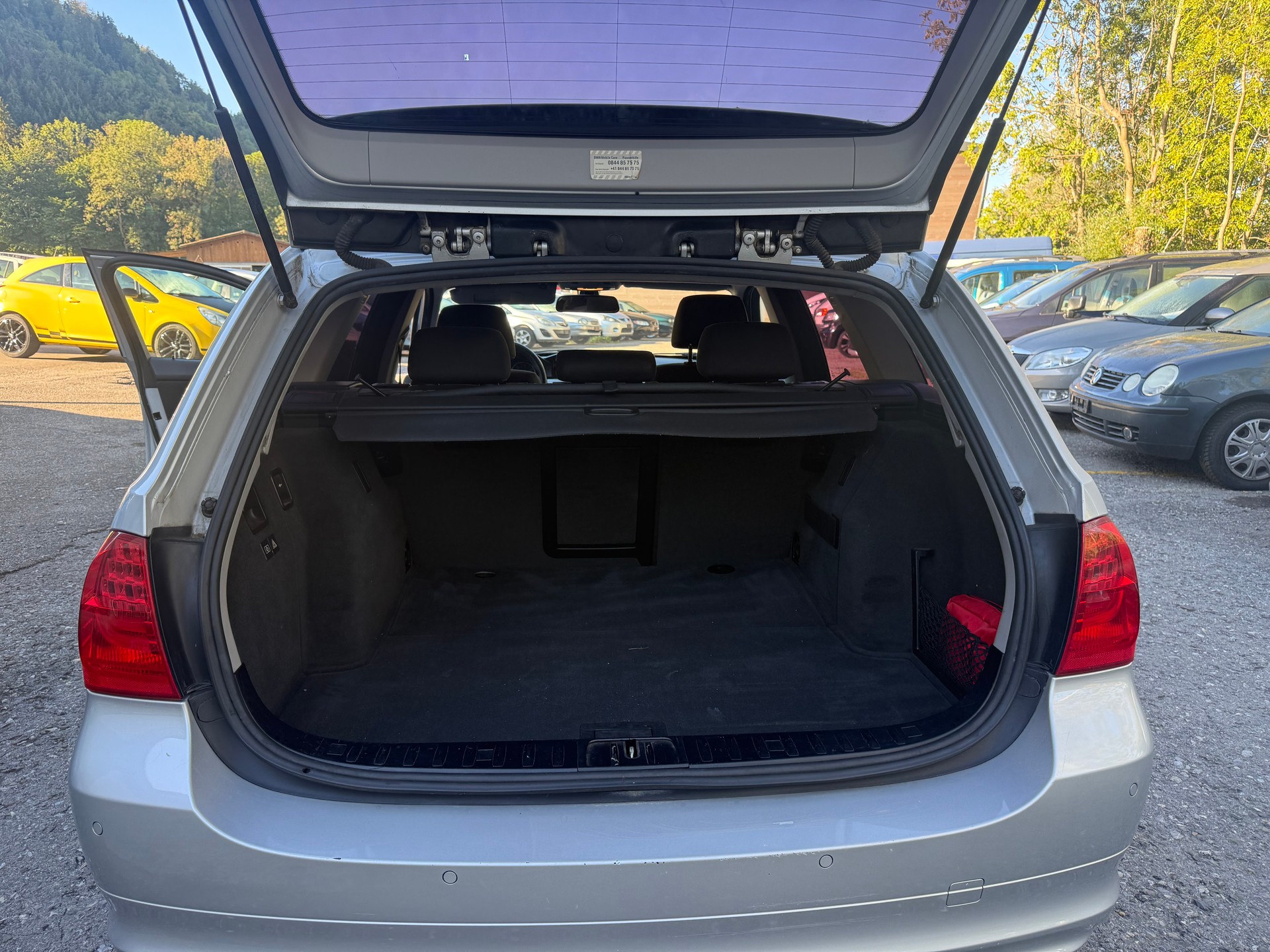 BMW 320d xDrive Touring Dynamic Edition Steptronic-image-10