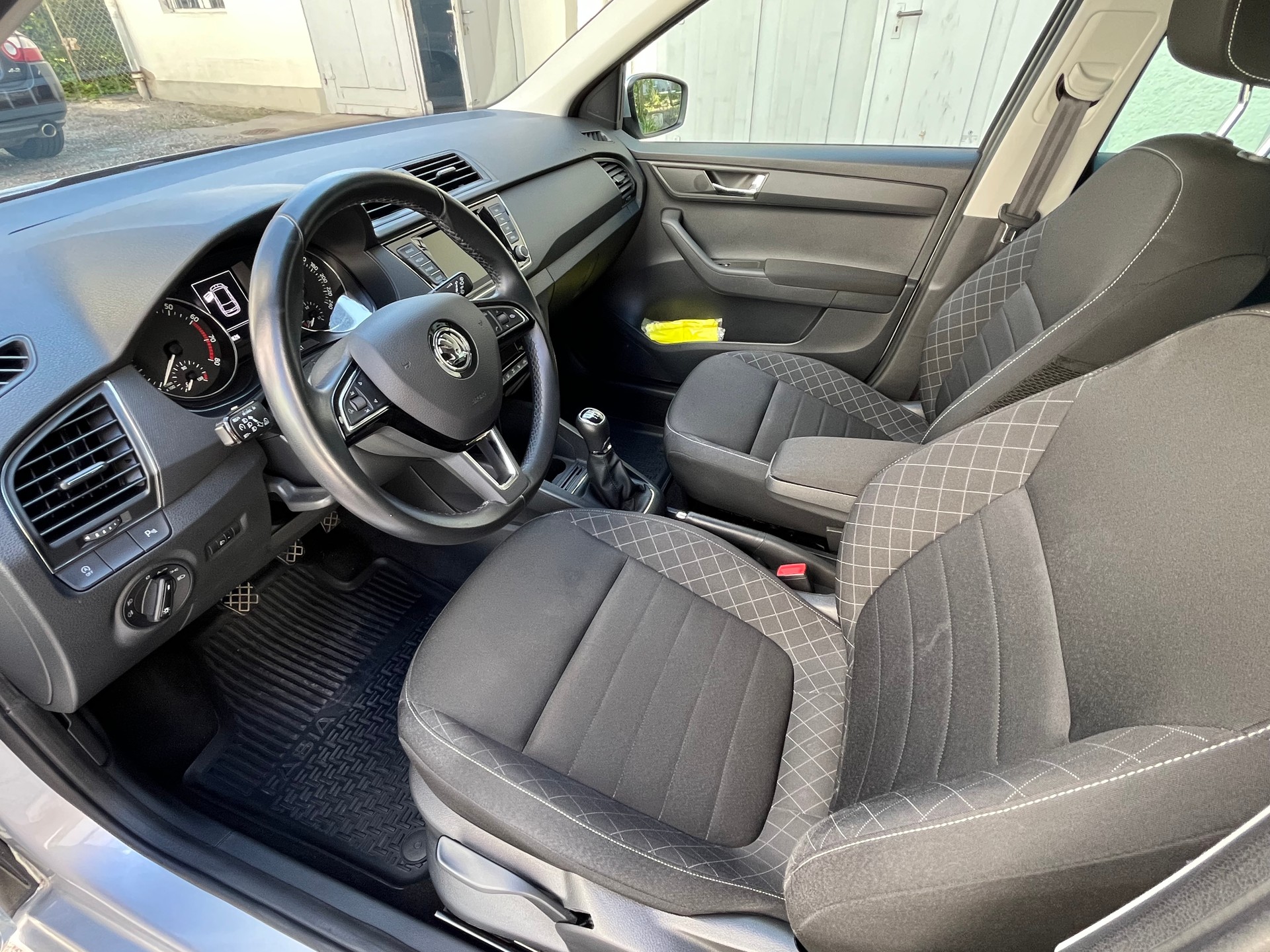 SKODA Fabia 1.2 TSI Style-image-3