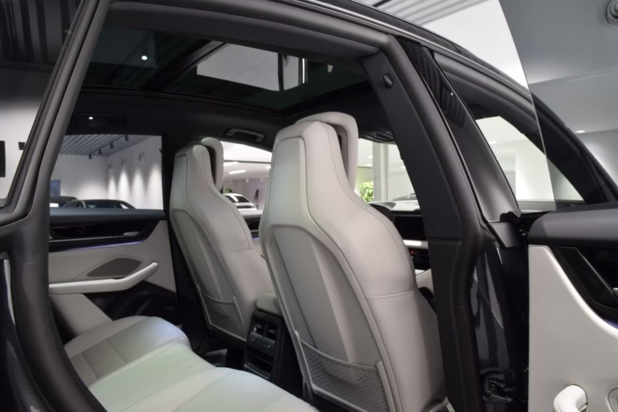 PORSCHE Macan 4 100kWh-image-12