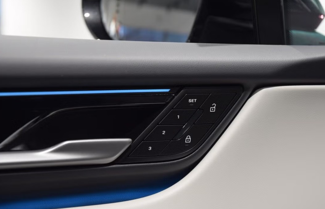PORSCHE Macan 4 100kWh-image-6