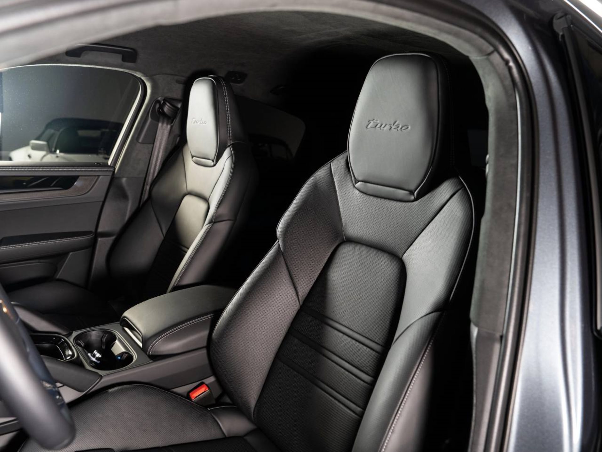 PORSCHE Cayenne Turbo E-Hybrid Coupé avec Paquet-GT-image-4