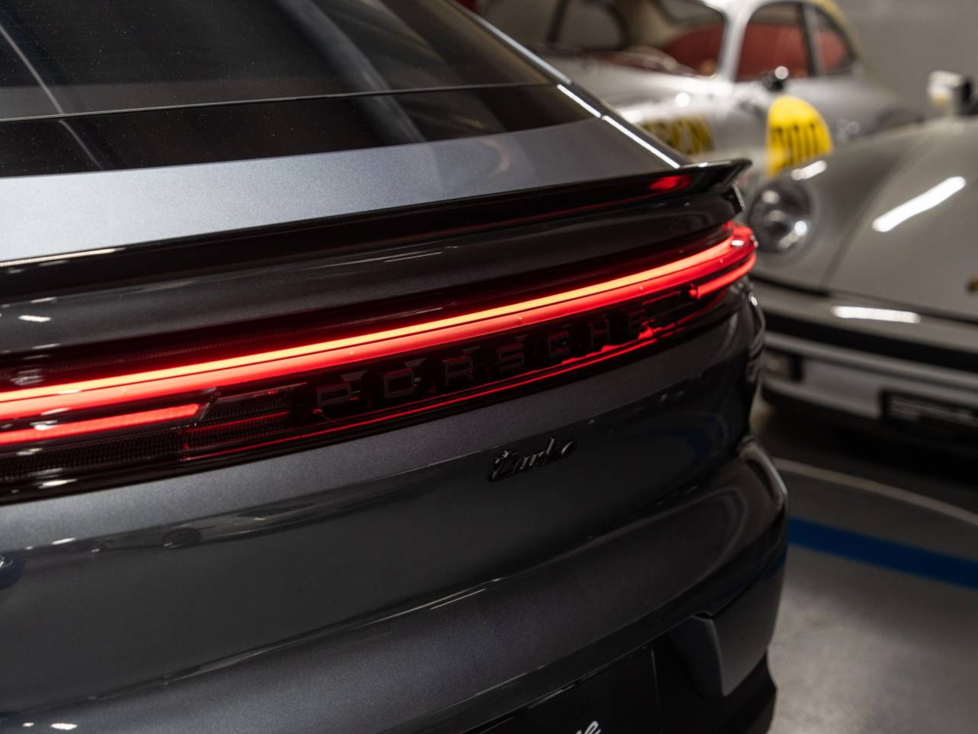 PORSCHE Cayenne Turbo E-Hybrid Coupé avec Paquet-GT-image-26