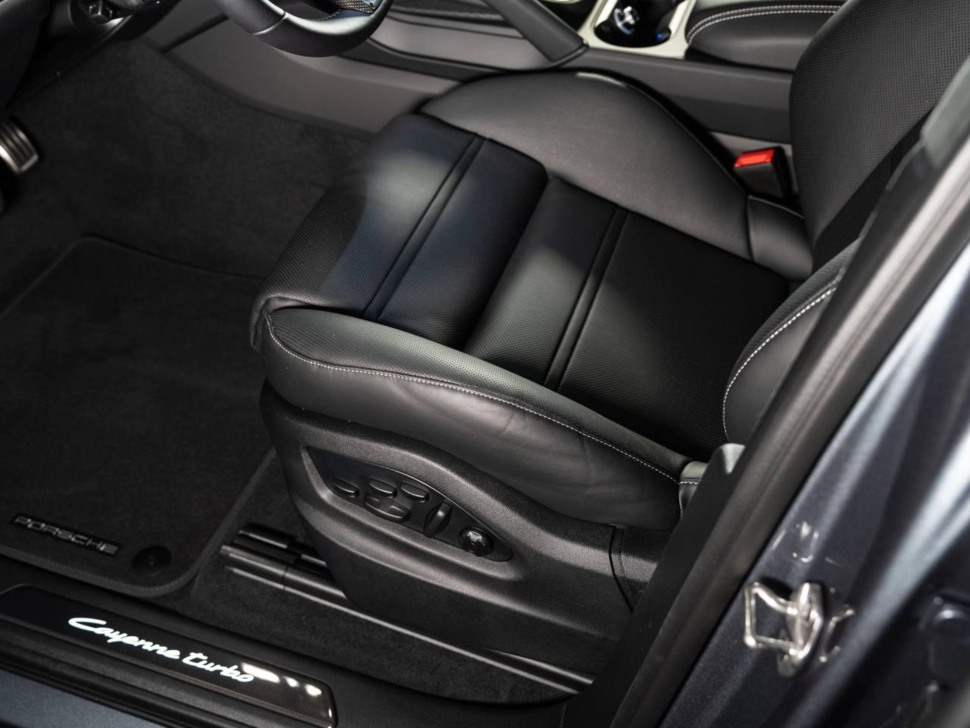 PORSCHE Cayenne Turbo E-Hybrid Coupé avec Paquet-GT-image-17