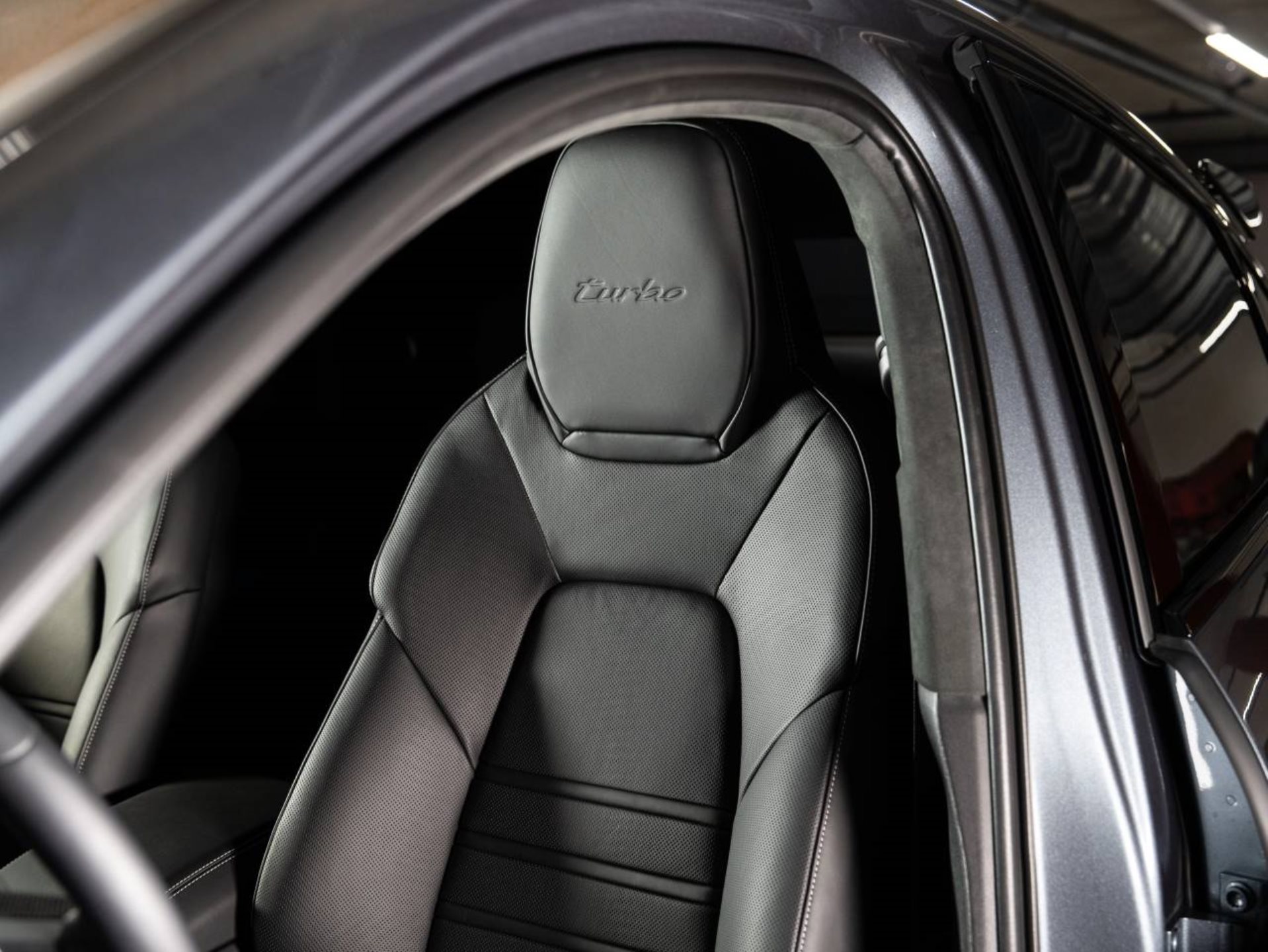 PORSCHE Cayenne Turbo E-Hybrid Coupé avec Paquet-GT-image-14
